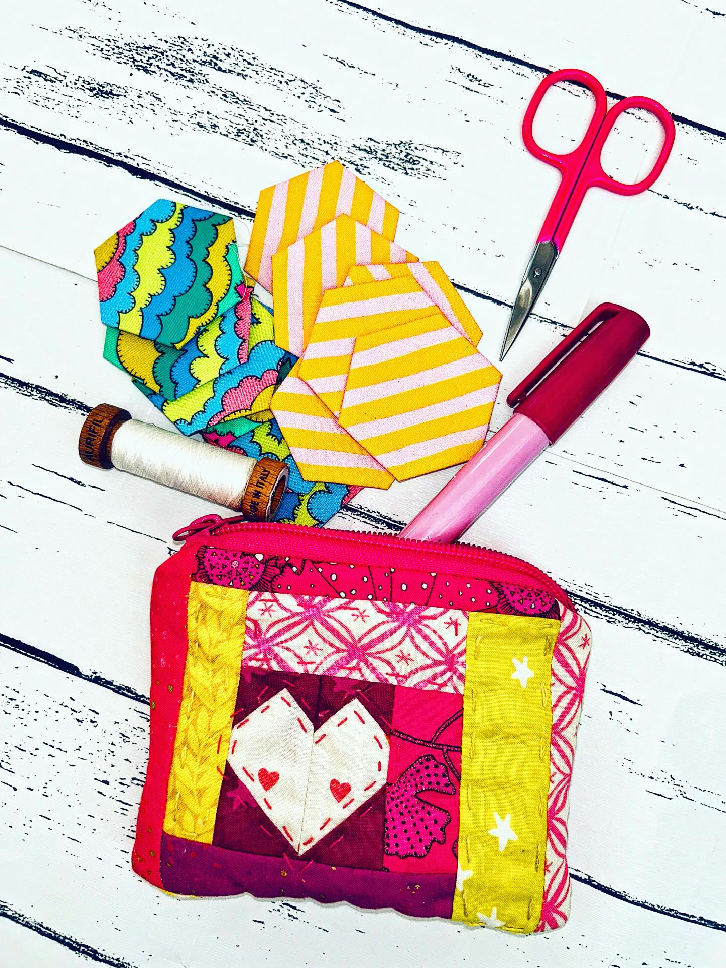 ❤️🌈 PATTERN RELEASE 🌈❤️
The Love Improv Coin Purse by @sarahashfordstudio is out now - super cute, super quick to make, super easy to follow!
It’s got a bit of everything:
🌈 FPP
🌈Improv
🌈Scrap friendly
If you need a quick, quirky gift this is definitely it - I loved mine so much I’ve made FOUR! And as you can see it works perfectly for a little bit of sewing on the go!
There’s a sew-along starting 17th November as well, just in time to make a few stocking fillers ❤️🌈
#loveimprovcoinpurse #coinpurse #fpp #improv #improvpiecing #patchwork #handquilting #handquilted #aurifil #aurifilthread #scrappymakesmehappy #inmypinkera #neon #quilting #quiltinspiration #modernquilting #sewingnotions #stitching #sewingismytherapy #quiltingismytherapy #greatbritishquilter #noscrapleftbehind #sallykellyfabric #rubystarsociety #newpattern #sewingonthego #eppeverywhere #epponthego