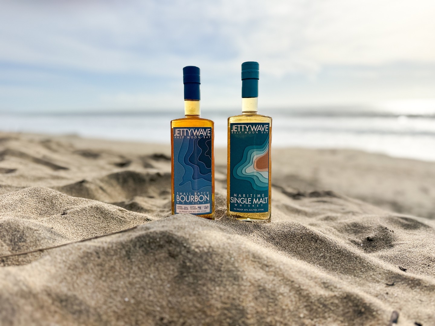 Whiskey weather has officially arrived on the coast. 🍂🥃
Which Jettywave favorite are you sipping today? Bourbon or Single Malt?
We're open 12-7 today, with live music from Stephanie Woodford 2-5.
Swing by for a cocktail and stock up your home bar for the week ahead!
