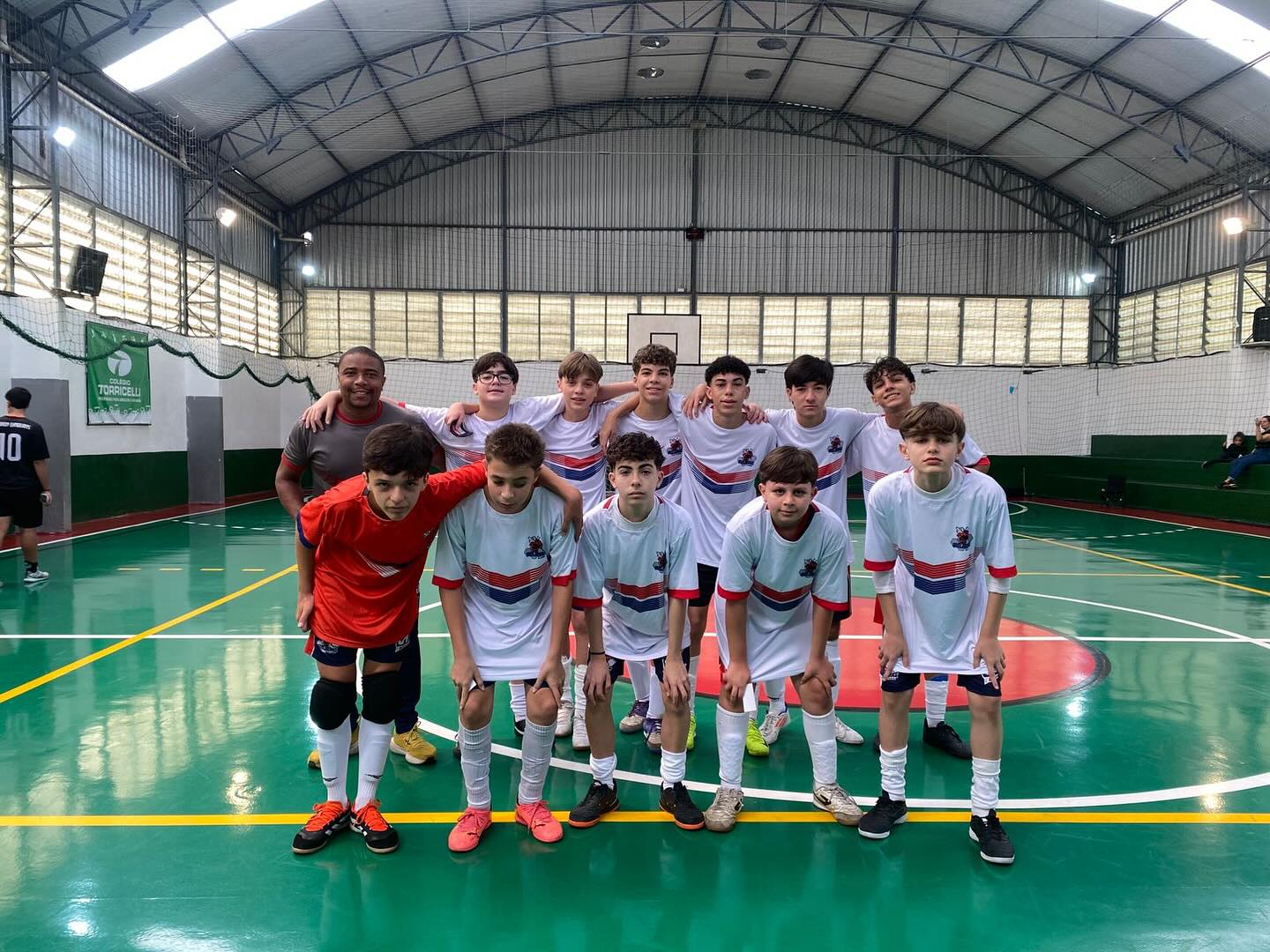 A equipe de Futsal Sub 14, no sábado dia 25/10, se classificou para a final da Liga Escolar Guarulhense, após uma belíssima vitória de 5x1. Parabéns meninos!! ⚽️😍😃
#somosga #angloalante
#colegioguilhermedealmeida