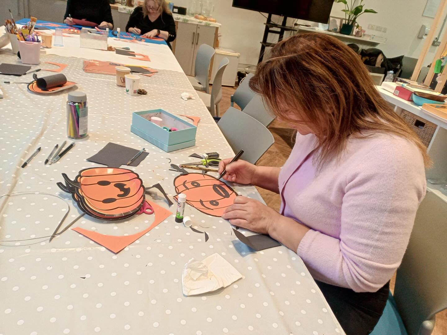 🎃 Happy Halloween! 👻
We had an amazing Arts & Crafts session drawing our very own pumpkins at our women’s hub! 🧡🖍️
Everyone showed so much creativity — and we’re so proud to have their spooky masterpieces displayed in the room! 🖼️✨
#HalloweenFun #ArtsAndCrafts #CreativeKids #PumpkinArt #ClassroomDisplay #Halloween2025