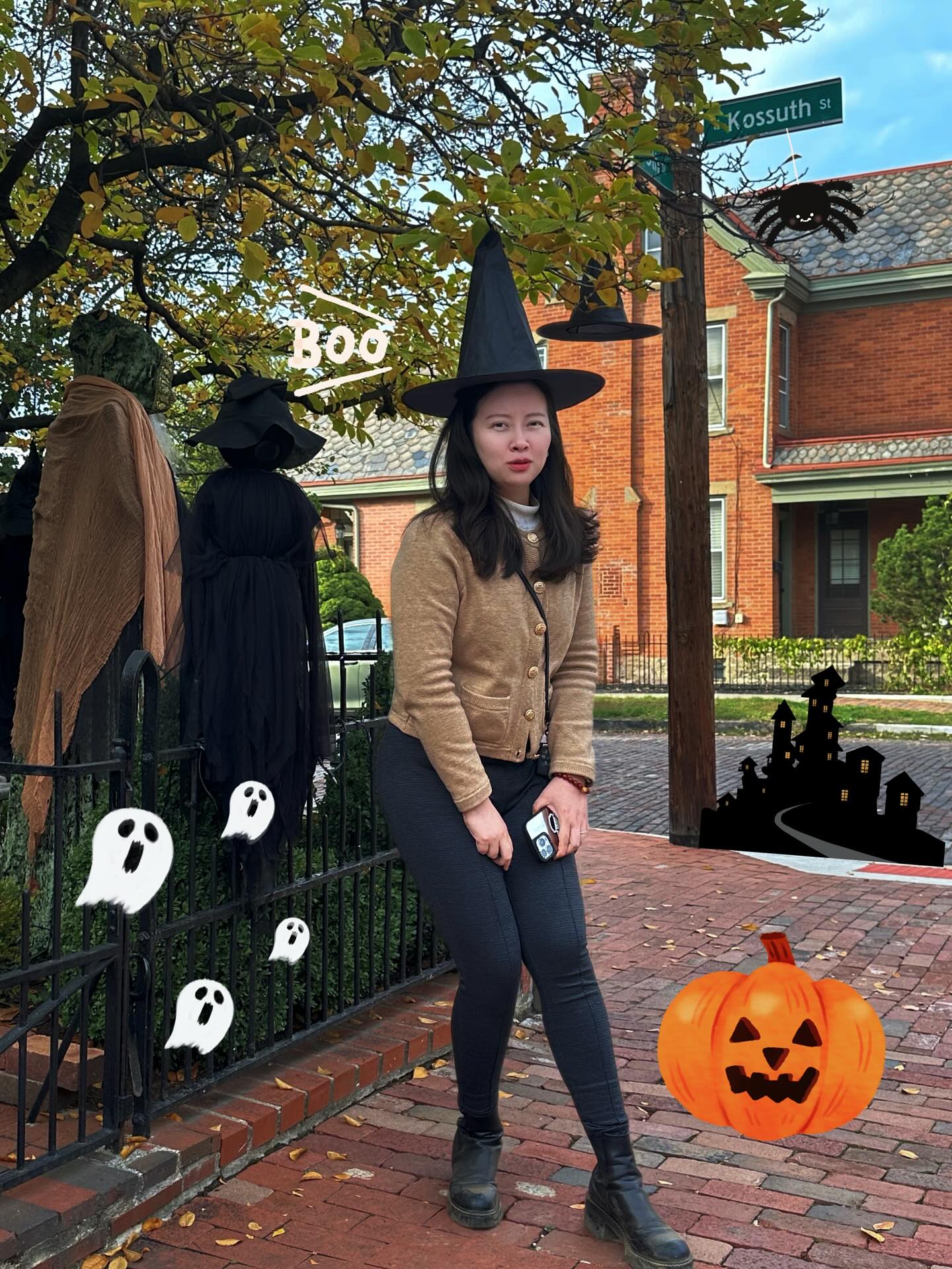 Found a hat on the tree 🎃