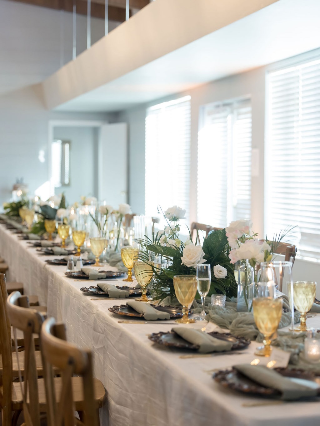 Close-up magic! ✨ simplest details speak volumes 🥂
Coordinator: @goldenhoureventsfla
Photographer: @erikagracephoto
Florist: @inbloomflorist
#winterpark #orlandoeventvenue #winterparkvenue #orlandowedding #floridaweddings