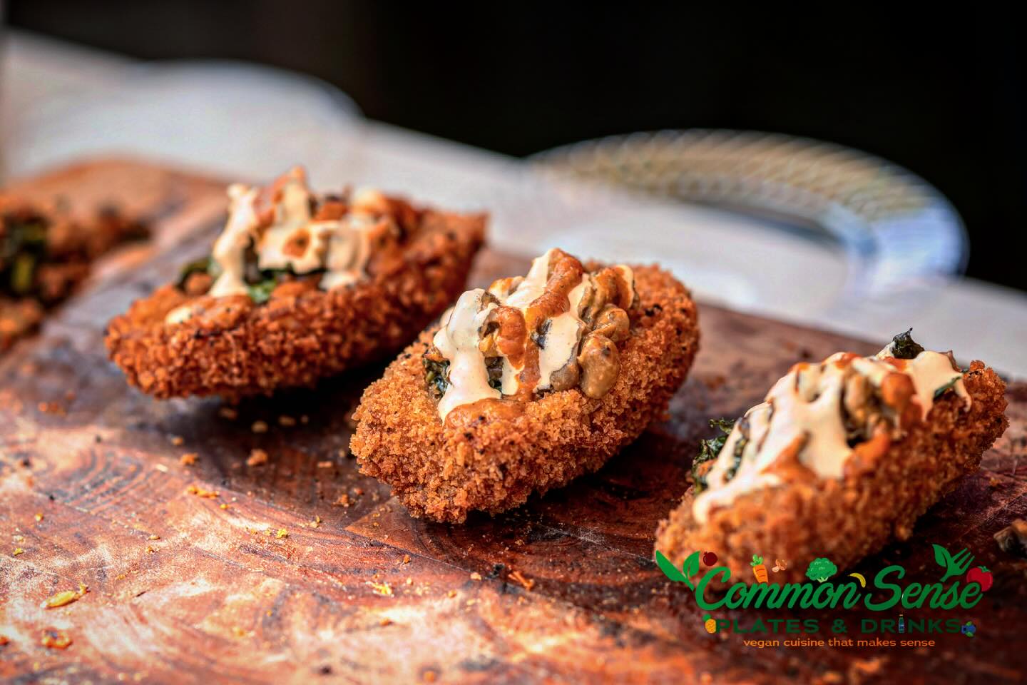 Eggplant Parmesan Boat stuffed with sautéed oyster mushrooms, topped with marinara and vegan cheese sauce.
All ingredients were sourced from the farmers market on site of the Bush Cook Competition.
📸 @ohanafromtheislands
#BushCook2025 #EatwithCommonSense