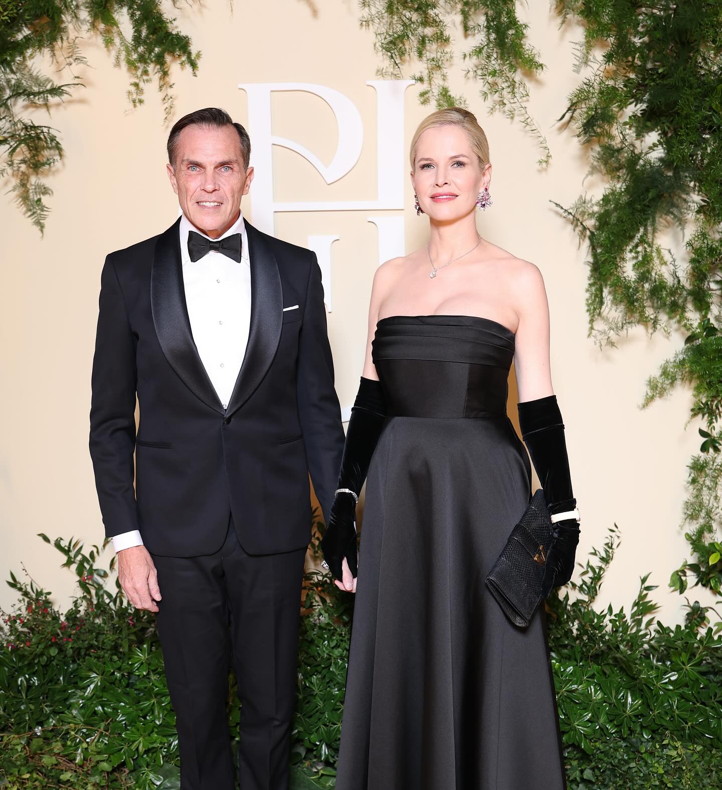 Grand Prix de la Haute Joaillerie
Pour la toute première fois, les Maisons de haute joaillerie les plus prestigieuses du monde se sont réunies pour une soirée d’exception.
Le 25 octobre 2025, à Monaco, berceau du prestige et de l’élégance, s’est tenu la première édition du Grand Prix de la Haute Joaillerie.
Cette cérémonie inédite a rendu hommage à l’excellence, à la créativité et au savoir-faire d’exception des plus grands joailliers de notre temps.
*****************************************
#grandprixdelahautejoaillerie #monaco #charlesphilippedorleans #princecharlesphilippedorleans #princecharlesphilippe #princedorleans #ducdanjou #naomidorleans #naomivaleskadorleans #princessenaomidorleans #princessenaomi #princessedorleans #duchessedanjou #dynastiecapetienne #huguescapet#maisonroyaledefrance #france #monarchy #royalfamily
📸 ©Daniele Venturelli/Getty Images for Grand Prix De La Haute Joaillerie