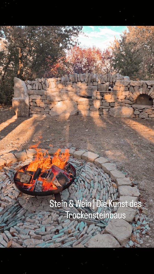 Die Kunst des Trockensteinbaus
Stein für Stein
www.inngaerten.at
#inngaerten #gartenbauschulelangenlois #galabau #gartenbau #gartendesign #gartenideen #gartenpflege #bepflanzung #pflegeleichtergarten #naturgarten #staudenbeet #gartengestaltung #innsbruck