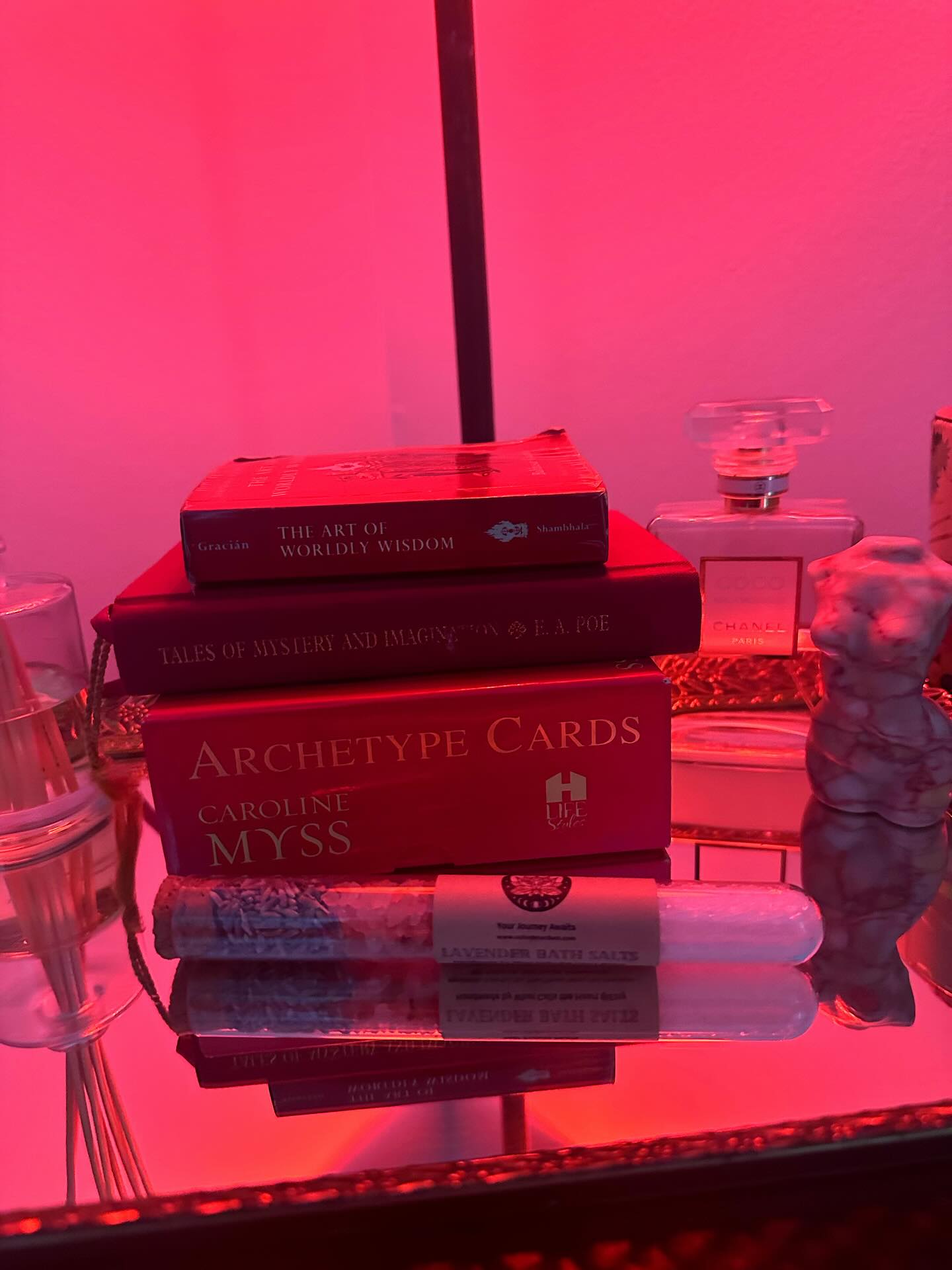 What’s on your night stand? Our single use bath salts combine the soothing power of Pink Himalayan Salt, the mineral rich goodness of Italian Sea Salt, and the calming aroma of fresh cured lavender.
Transform your bath into a moment of pure relaxation because self care should be effortless.
Just pour, soak, and unwind.
#BathRitual #SelfCareSimplified #HimalayanSalt #ItalianSeaSalt #LavenderLove #RelaxationTime #CleanBeauty #MindfulMoments #BathEssentials