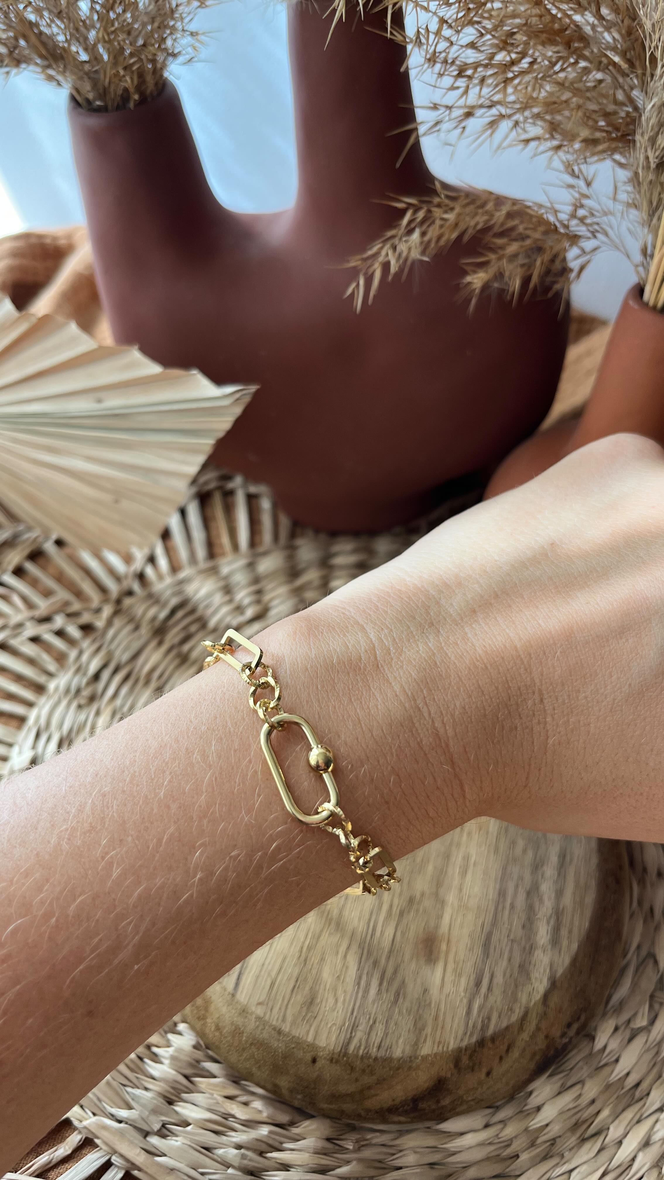 👩🏻💻Ne cherchez plus des heures ! Des bijoux originaux, à prix tout doux et à deux pas de chez vous, c’est forcément chez Maison Palou ! ✨🪩
Si ce n’est pas déjà fait, découvrez la collection « Ombres douces »🍁
🤔Vous ne savez pas comment vous procurer les bijoux Maison Palou ?
➡️Plusieurs solutions s’offrent à vous :
🛒Commander et payer en ligne sur le e-shop : www.maisonpalou1809.fr
💌Faire votre sélection sur la boutique en ligne sur www.maisonpalou1809.fr mais passer commande en direct en m’envoyant un message perso ici ou par mail. Si vous êtes à proximité d’Avignon, je peux vous livrer
🛍️Venir lors des ventes privées et voir en vrai les produits (date et lieu envoyés aux abonnées de la newsletter)
🤭Vous n’avez plus aucune raison de résister aux jolies pièces Maison Palou 1809!
🍂Je vous souhaite une belle journée !
~~~~~~~~~~~~~~~~~
🤎MAISON PALOU 1809
✨Boutique en ligne de bijoux fantaisie en acier inoxydable et autres accessoires tendance
👩🏻💻By Coralie, trentenaire, mumpreneur
🌈Communication | web | mode | danse
📍Vaucluse, Avignon