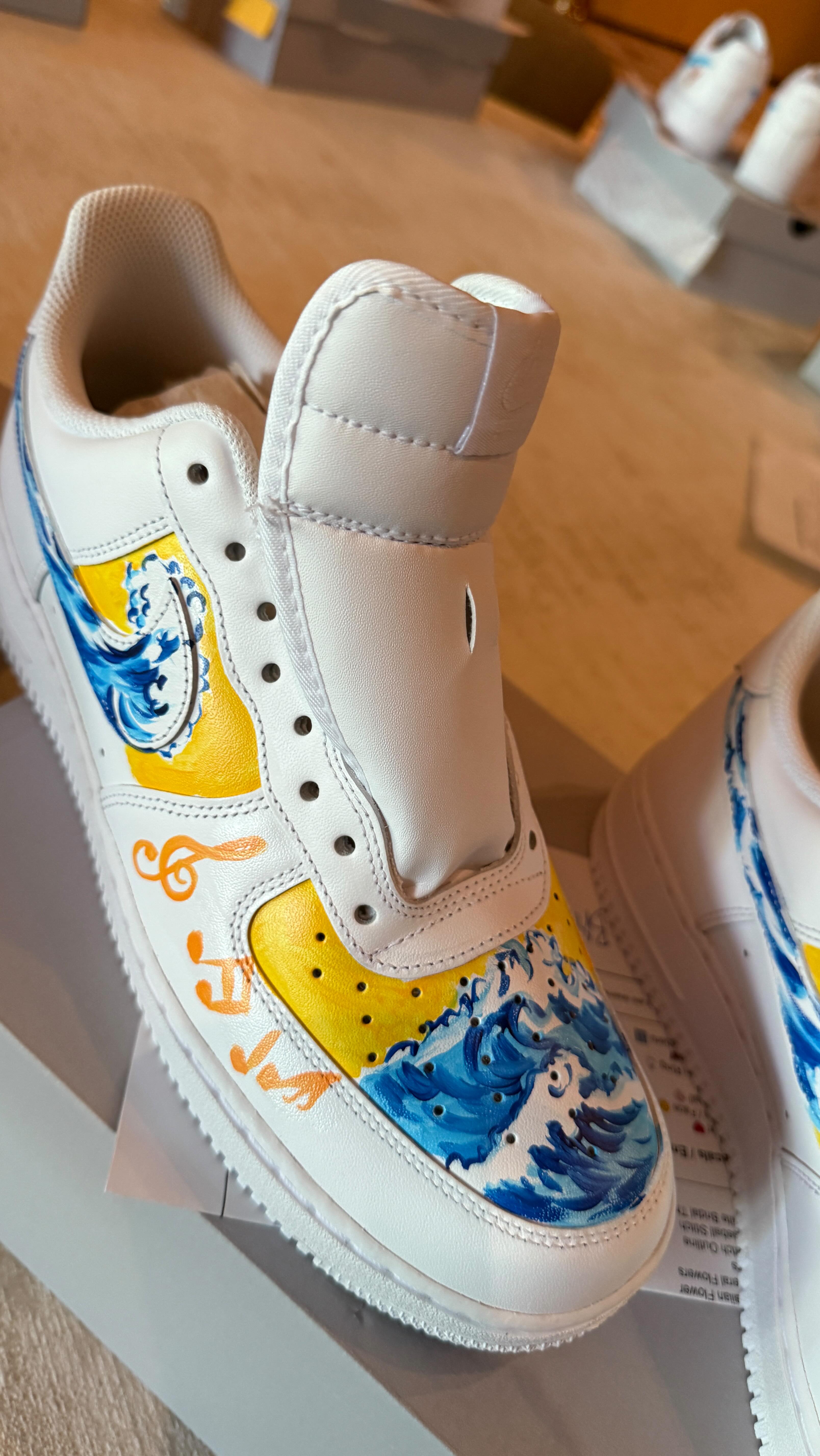 When baseball meets aloha 🌺⚾️
Last-minute call from @silverliningeventco turned into one of the most unique projects I’ve done - hand-painting and embellishing custom @nike Air Force 1s for the wedding celebration of @jonahheim6 and @kenzieheim at @fslanai.
Each pair became a personal artwork inspired by Hawaiʻi, love, and their story.
From pearls and floral details to tiny baseball motifs honoring Jonah’s @rangers legacy - every brushstroke celebrated this beautiful union.
Mahalo to @aimebby @jss_events @vida__films @marchfloraldesign and everyone who helped make this day unforgettable.
#MauiWeddingArt #LiveEventArtist #NikeCustoms #AirForce1Art #FourSeasonsLanai #JonahHeim #KenzieHeim #TexasRangers #WeddingArtist #CustomShoes #SilverLiningEventCo #DestinationWedding #HawaiiWeddings #AlohaInEveryDetail
Special thanks to my Assistant and #workwife Vanessa
