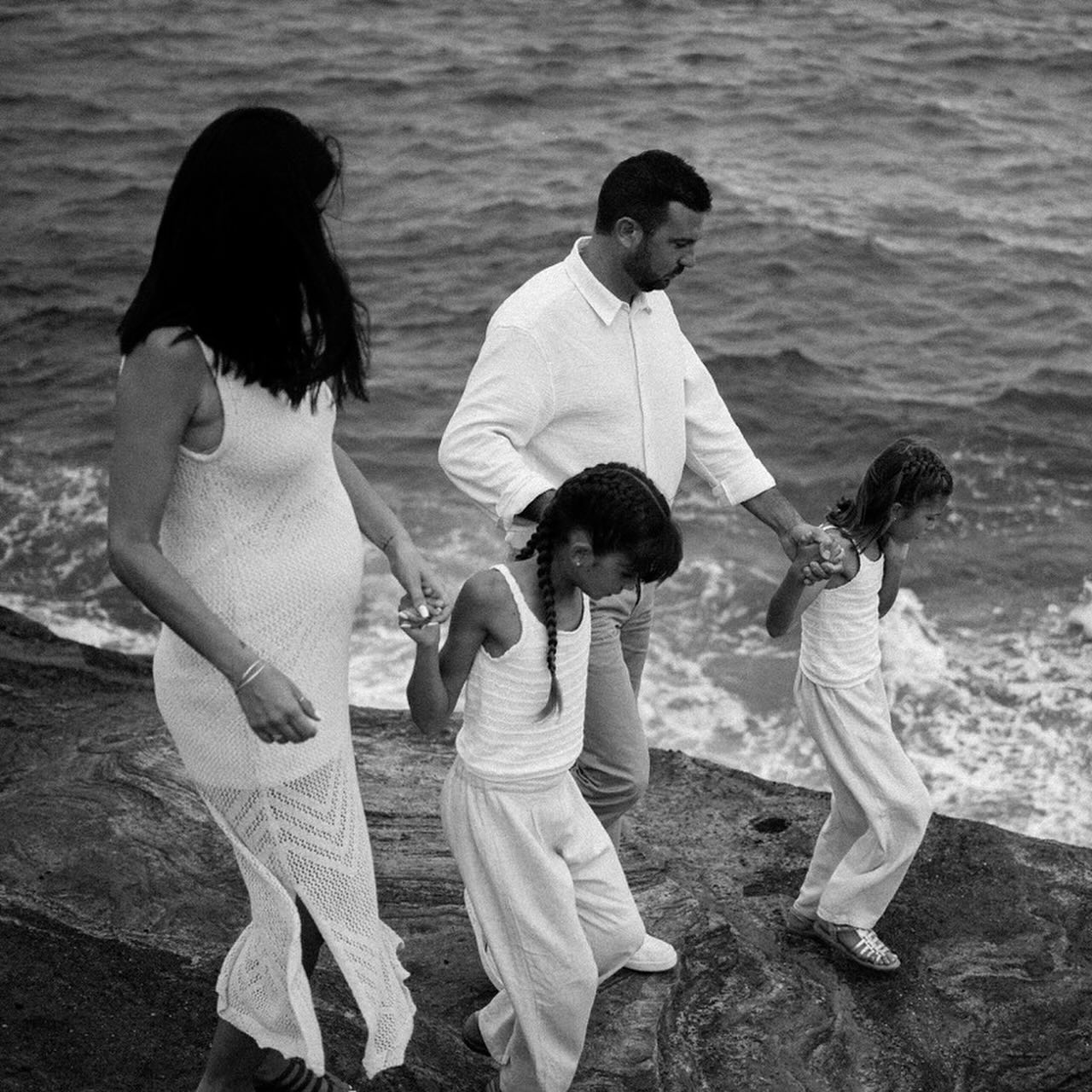 Il me reste quelques dispos en novembre pour des séances maternité et famille aux couleurs de l’automne. N’hésitez pas à réserver votre créneau, je n’en prendrai que 5!