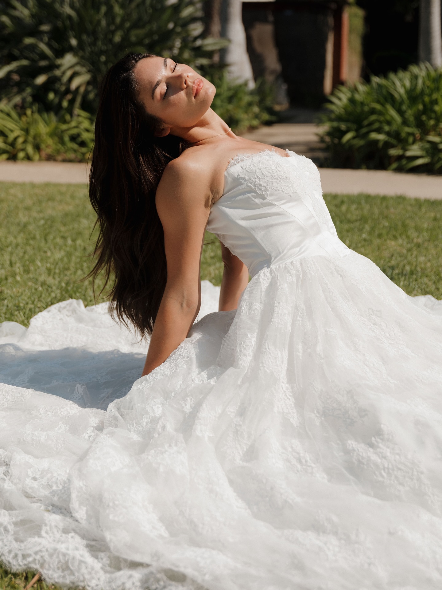 If timeless romance had a modern muse 🌿✨ this ivory floral A-line gown would be her signature look 😍.
Crafted from airy tulle and embroidered lace, Brielle moves with effortless grace — from aisle to golden hour. The refined boat neckline and floral texture whisper quiet luxury for the 2026 bride who dreams in elegance 🤍.
Brielle I S2606