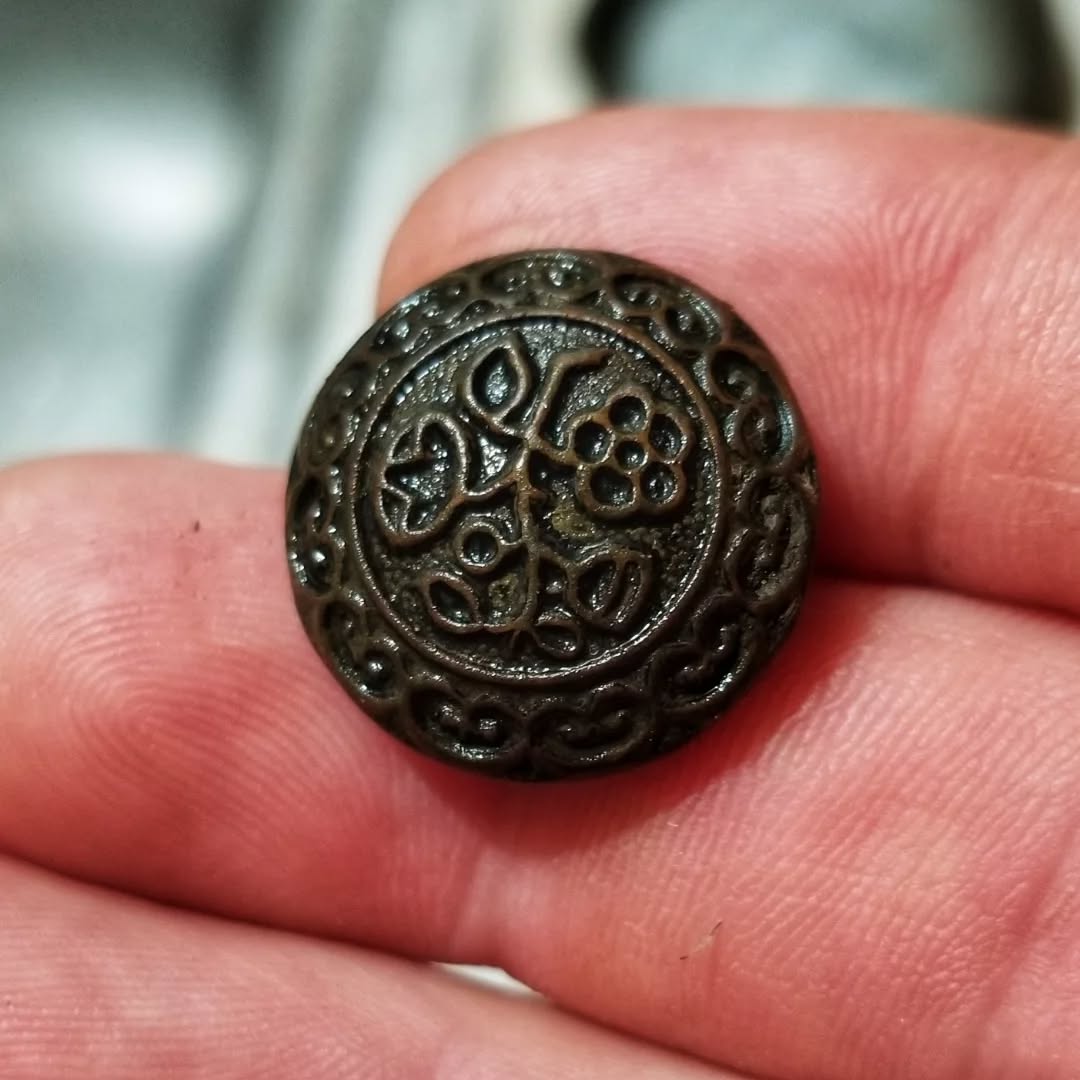 Did some more digging today, I love the button