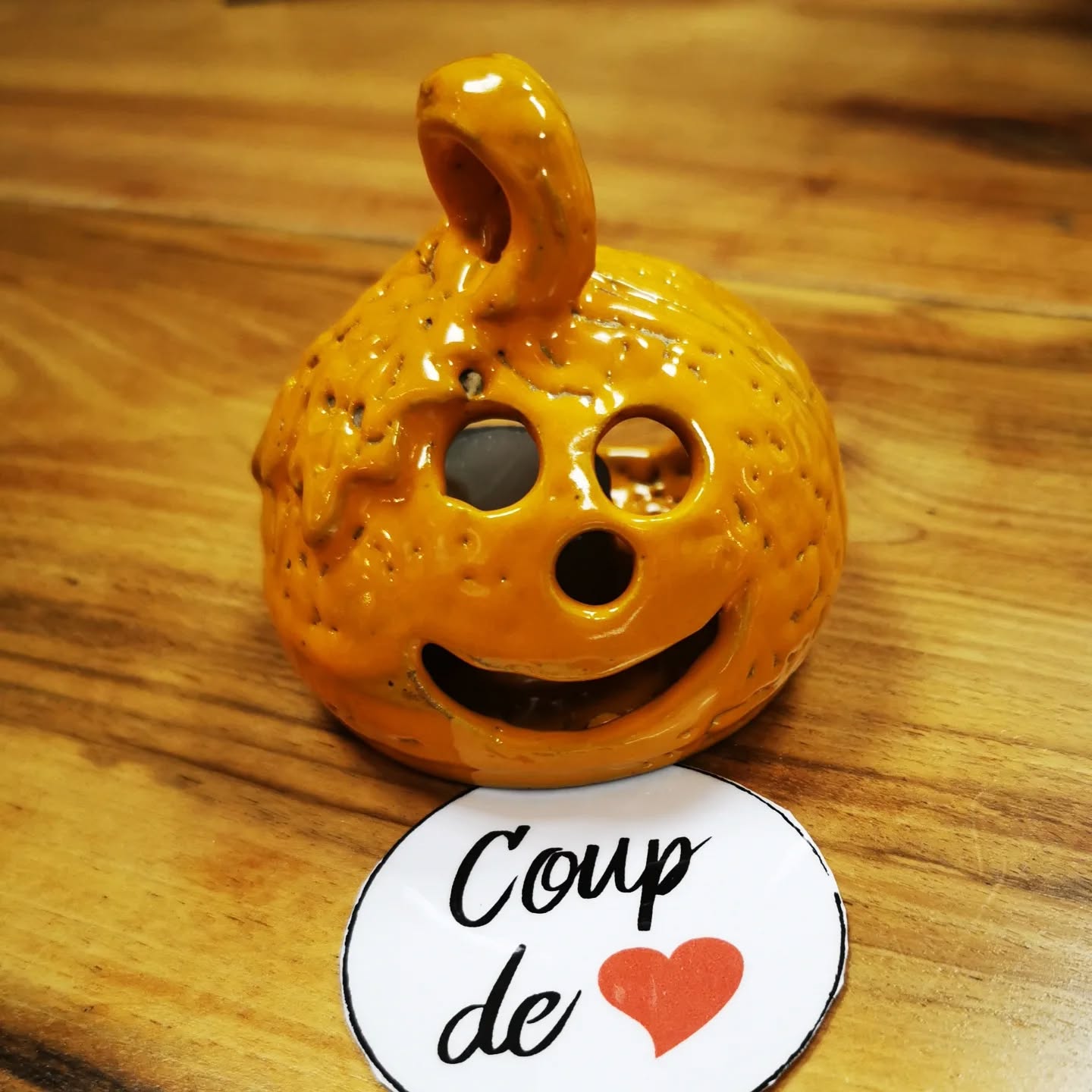 Béthy création de permanence ce matin à la boutique de l'Echevette à Soucieu! Découvrez ses 3 coups de cœur :
-les lumignons citrouille de chez Baty Pot, une touche déco pour halloween !
- Le calendrier de l'avent de Esyaca indispensable pour attendre sagement Noël !
-le sac banane en cuir de vachette de chez @lisseetgraine détail incontournable pour votre look !#artisanatlocal69 #boutiquelechevette