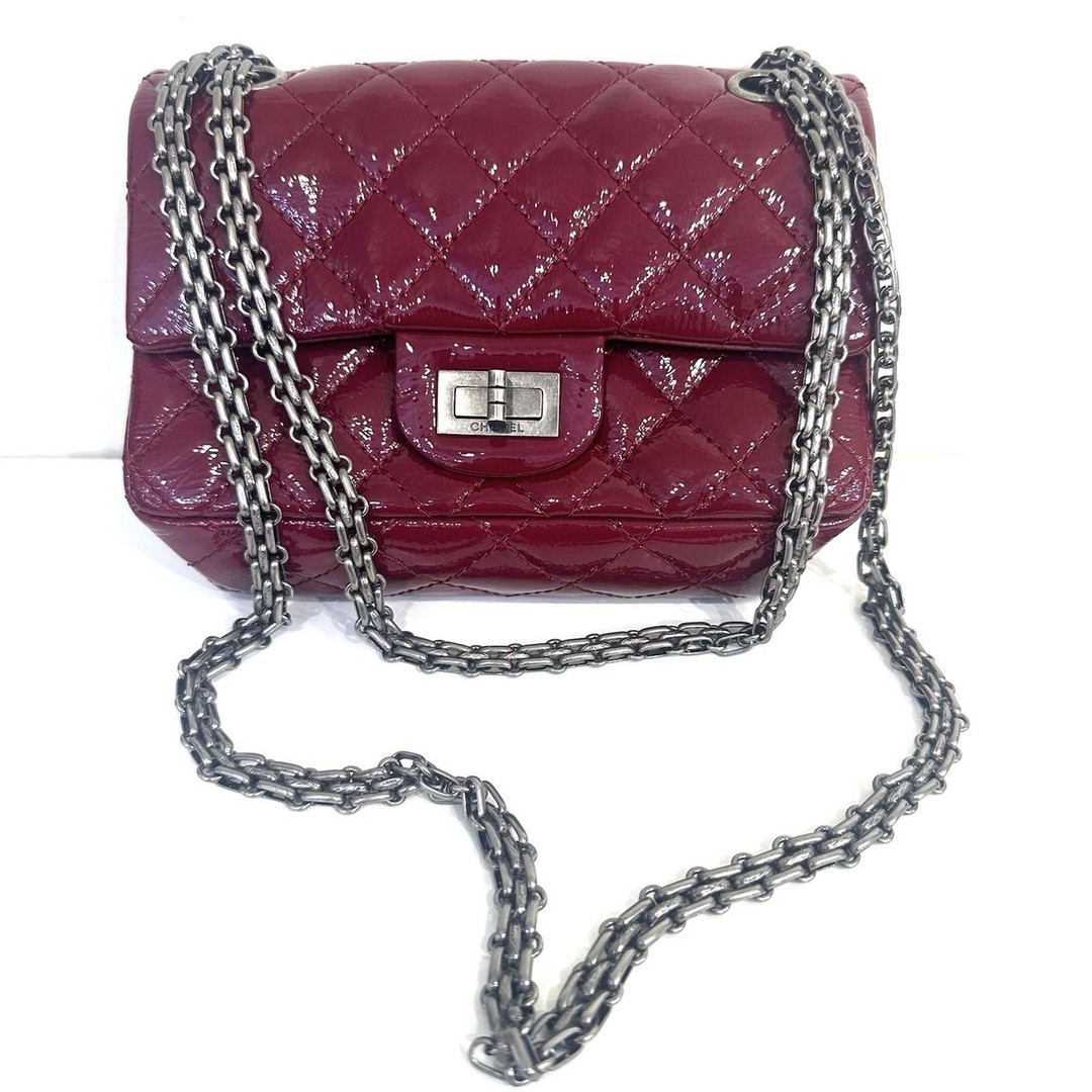 Only $1999! A Chanel Reissue 2.55 flap bag in stunning dark red quilted crinkled patent leather. Perfectly crafted with silver hardware & a timeless turn lock closure. #ChanelClassic #LuxuryStyle #FashionIcon 👛✨
https://ebay.us/m/2Tz2qq