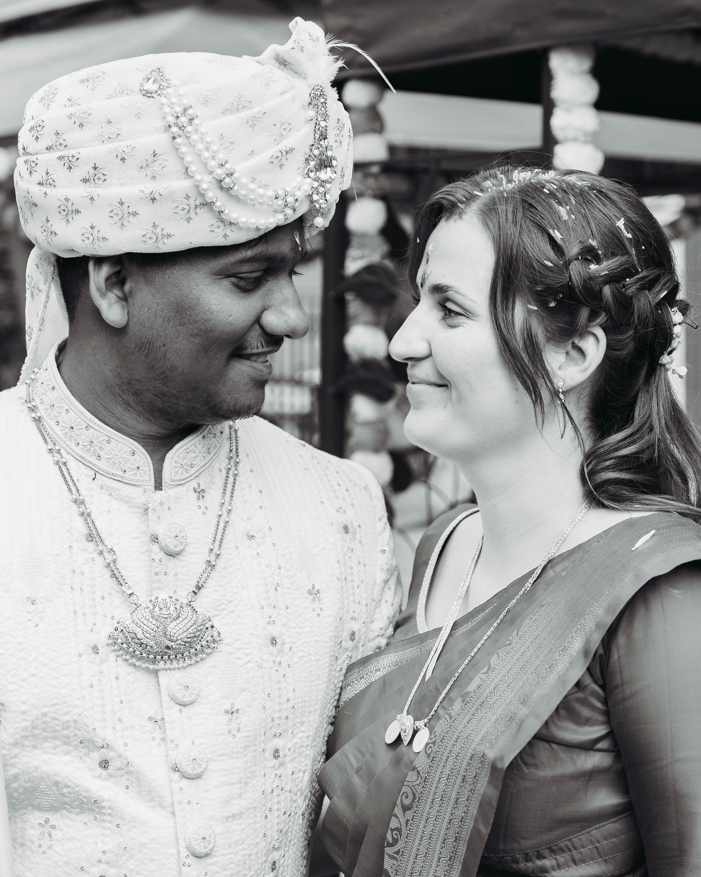 Eine wunderschöne Hochzeit nach indischer Tradition. Wie gefallen euch die Bilder?🤍
•
•
•
#hochzeit #wedding #weddingphotography #hochzeitsfotografberlin #justmarried #weddinginspiration #hochzeit2025 #weddinglocation #traditionalwedding #indianwedding