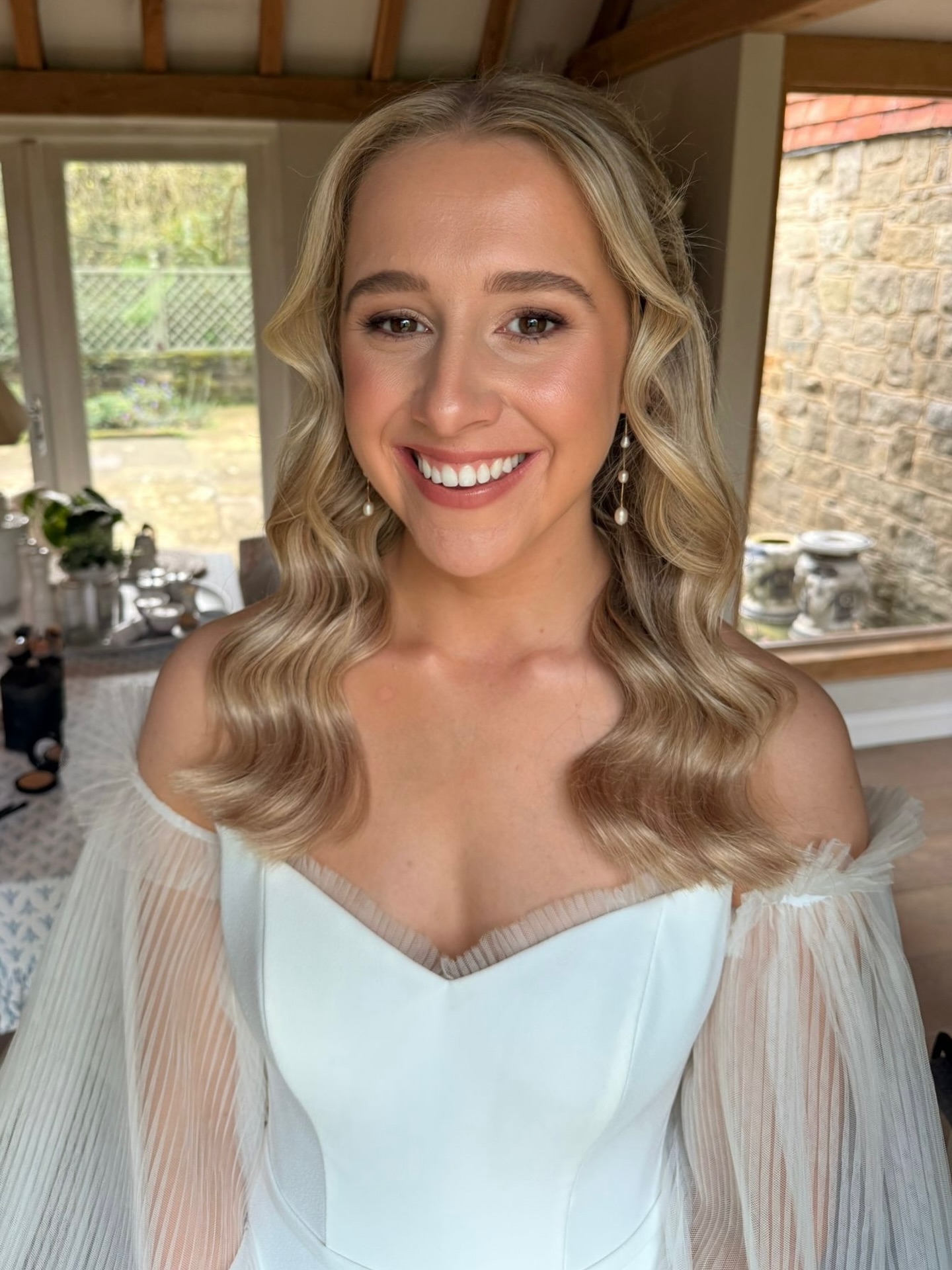 Lydia ✨✨ what a dream of a bride you were! October weddings are definitely becoming one of our favourite months 😍
#wedding #bride #bridemakeup #bridehair #weddinghair #weddingmakeup #surrey #surreybridal #surreywedding #makeup #london #dorset #bridal
