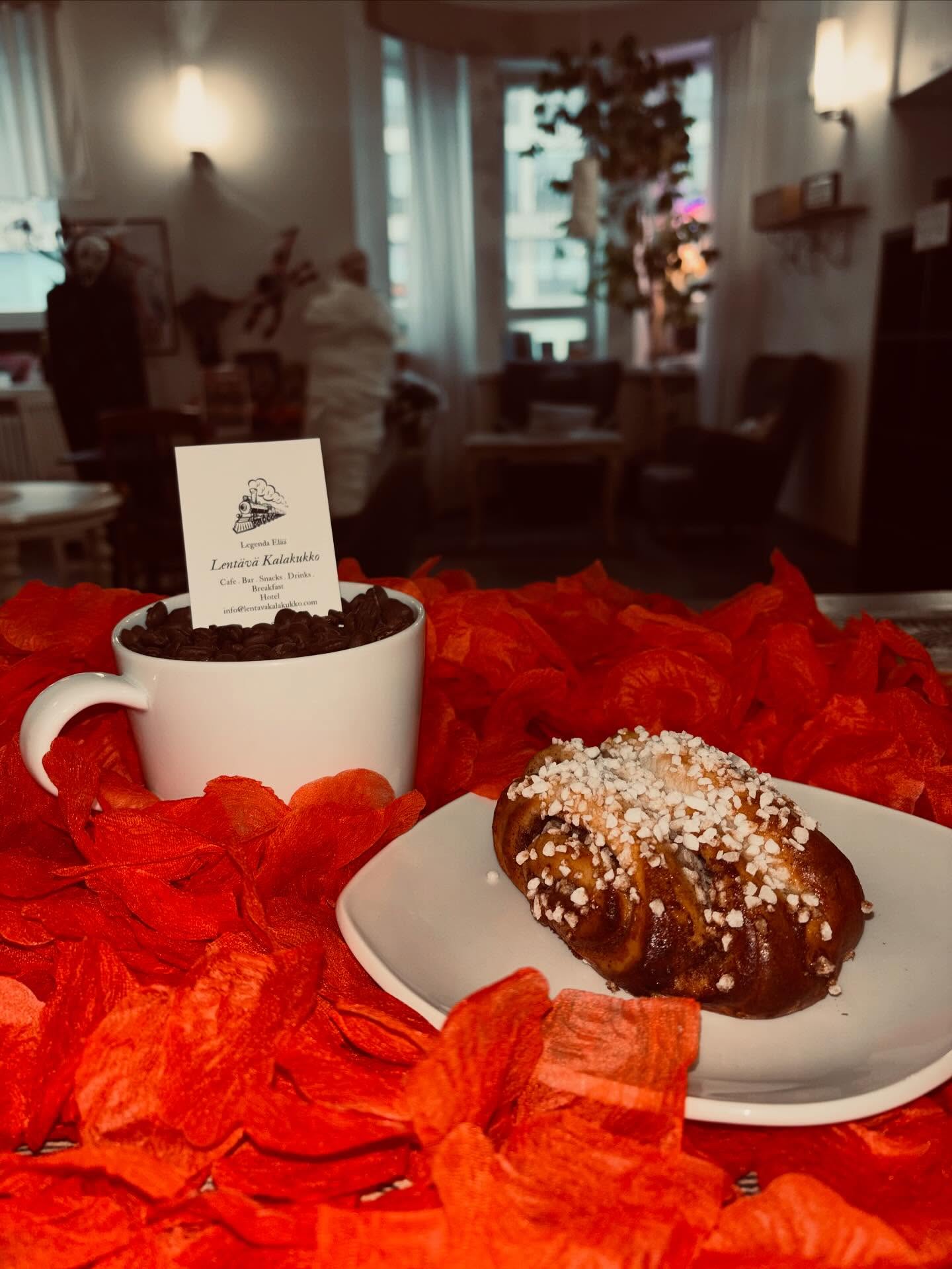 Lentävän Kalakukon syksy alkaa kahvilla ja päättyy pullaan.☕️🤩