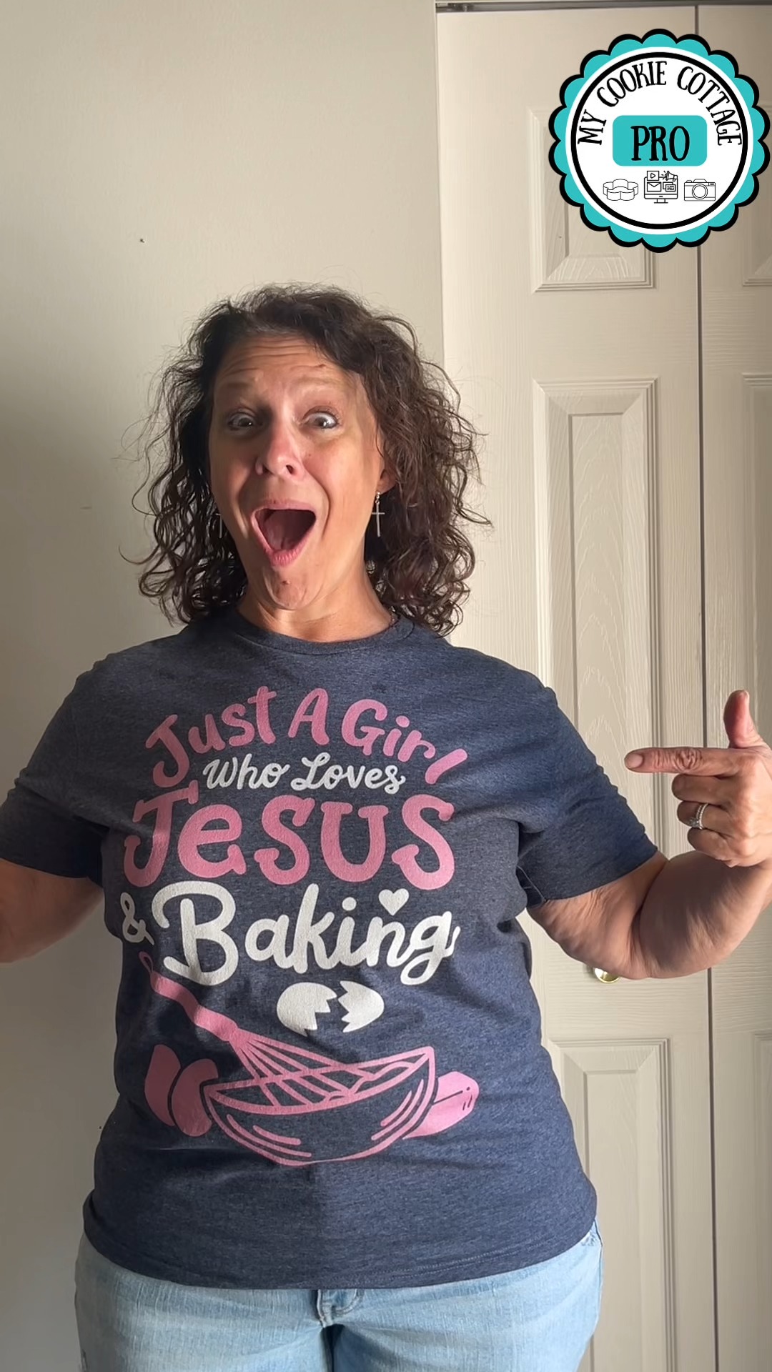 Proof that my wardrobe has more frosting than fabric. đ
đŞ
#BakerProblems #MyCookieCottage #FlourFashion