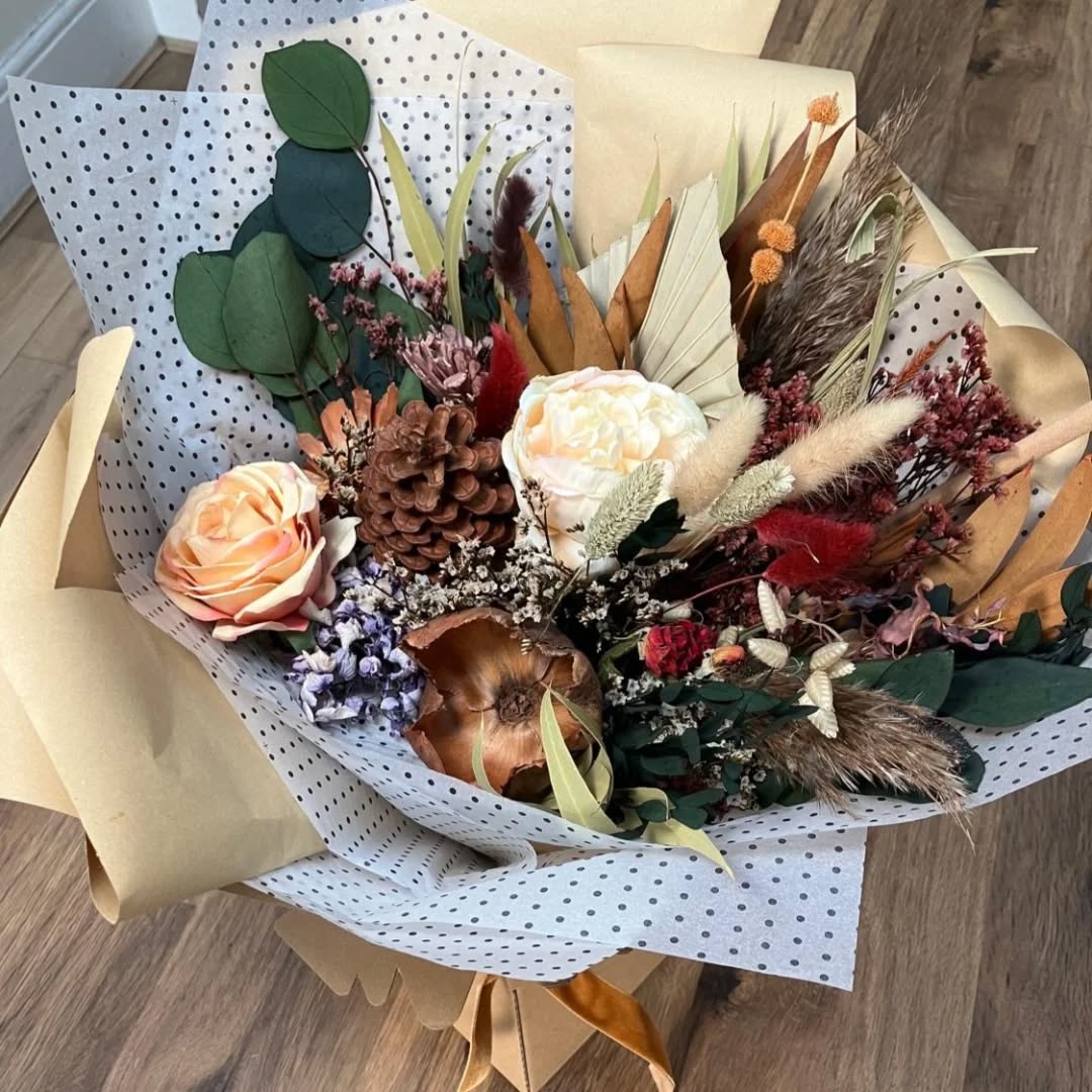 Making up autumnal/winter 🍂 bouquets for next weekend markets at Shakespear North theatre and @_makersmarket Knutsford on Sunday 😊
#foreverflowers
#prescot
#knutsford
#liverpoolsmallbusinesses
#liverpoolflorist