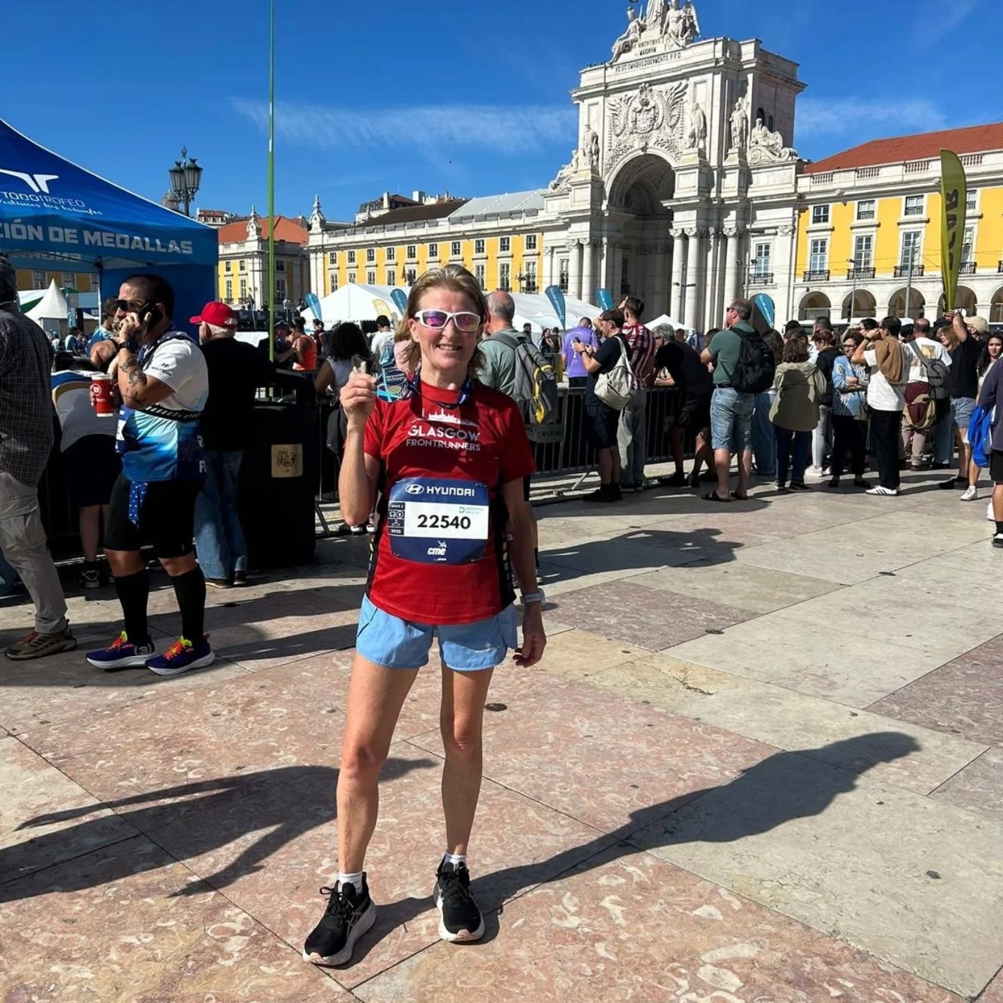 🏅Medal M̶o̶n̶d̶a̶y̶ Tuesday 2/3 🏅
It was a bumper weekend for RPC with 3 athletes in 3 different races across 2 countries. 🌍
Our second athlete in Lisbon was Aileen who ran the half marathon. She achieved her plan A in hot conditions, 5 weeks after the Berlin Marathon. Aileen had a cracking race and is now heading into a maintenance plan over winter so she is strong and fit for racing in Spring.
If you are interested in maintaining your fitness over the winter months while not necessarily training for a race, I can support you to stay accountable and enjoy those wet and windy runs. Slide into my DMs or register your interest using the Google form in my bio. 📨
#medalmonday
#runproudcoaching
#rpc #running #runningcoach
