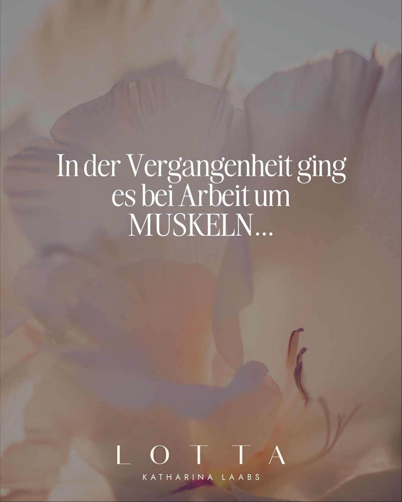 Ich habe das Gefühl gerade ist ein großer Wandel-Moment. Individuell und kollektiv.
Dinge, die lange der Status quo waren brechen weg und Neues wächst nach.
Das ist auf der einen Seite unglaublich kraftvoll und auf der anderen Seite Angst einflößend. Weil die gelernten Strukturen nicht mehr tragen.
Weil es darum geht mehr ins Bewusstsein zu kommen und ins fühlen.
Und wenn das passiert kommt oft alter Schmerz hoch.
Aber ich spüre es ist eine so große Neubeginn-Energie. 🦋
Es geht nicht mehr um Leistung und Muskeln und durchziehen, sondern um Empathie, Bewusstsein und Intuition.
Ich bin dankbar für jeden, der hier dabei ist und seine eigene Heilungs-Reise geht und der entscheidet ganz in seine Kraft zu kommen. 🙏
Und ich spüre wir schaffen das nur gemeinsam.
Mit Verständnis, Offenheit, Mitgefühl und Wertschätzung.
Und mit Räumen und Impulsen für ein neues Miteinander.
Danke, dass du mit uns auf dieser Reise bist.
Es lohnt sich tausendfach.
So wird die ganze Welt ein bisschen heller.
HEART WILD OPEN ist das Motto;)
Shine your light
Deine Lotta
✨✨✨✨✨✨✨✨✨✨✨
#heaetwildopen #sichtbarkeit #businessmentor #holisticnewwork #fromhardworktoheartwork #personalbranding #intucreation #lottaLaabs