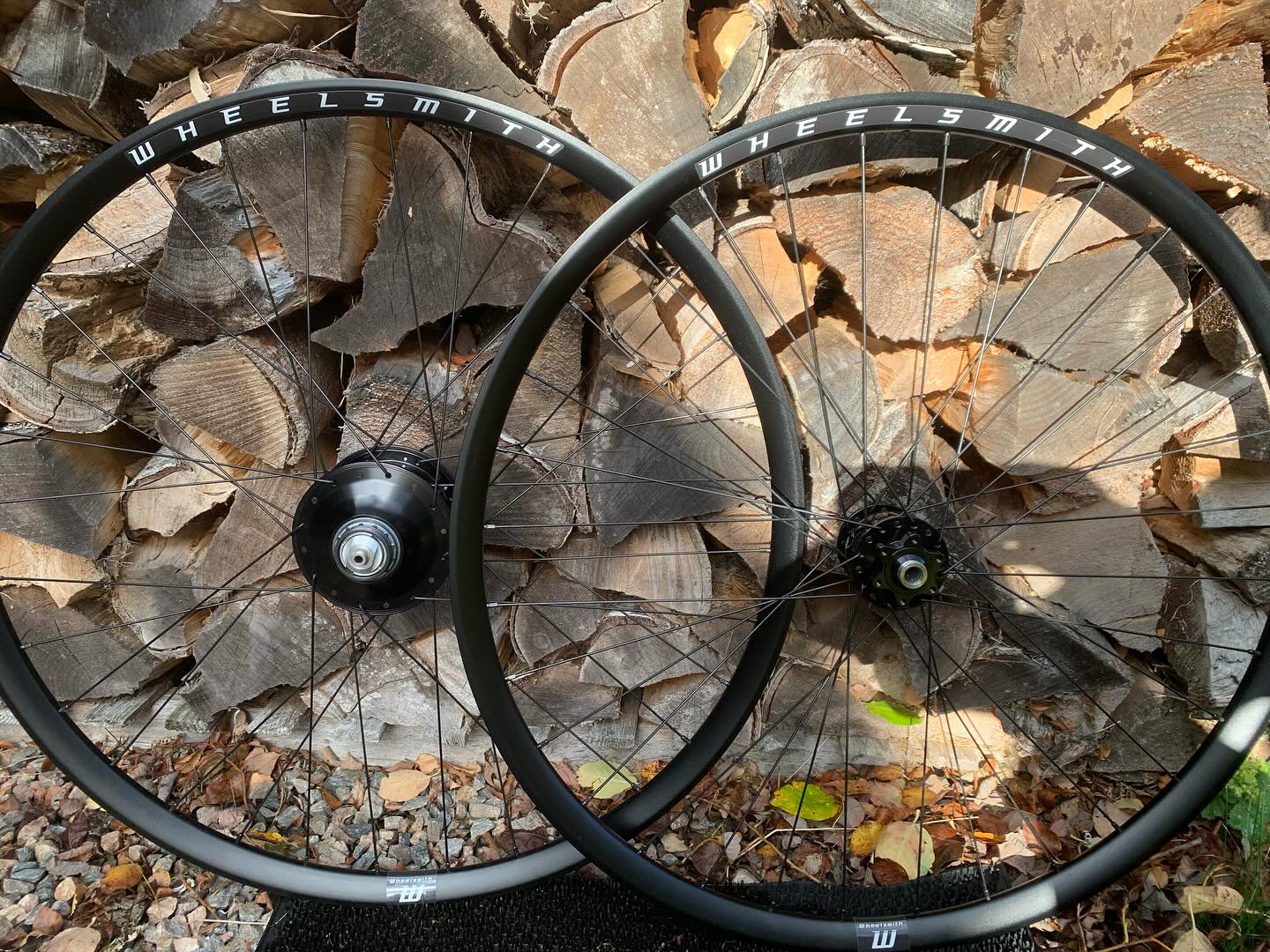The General Practitioner living up to its name. This time built onto a SON 28 front and Rohloff Speedhub rear.
Built for exploring.
@_rohloff_
@sonnabendynamo
