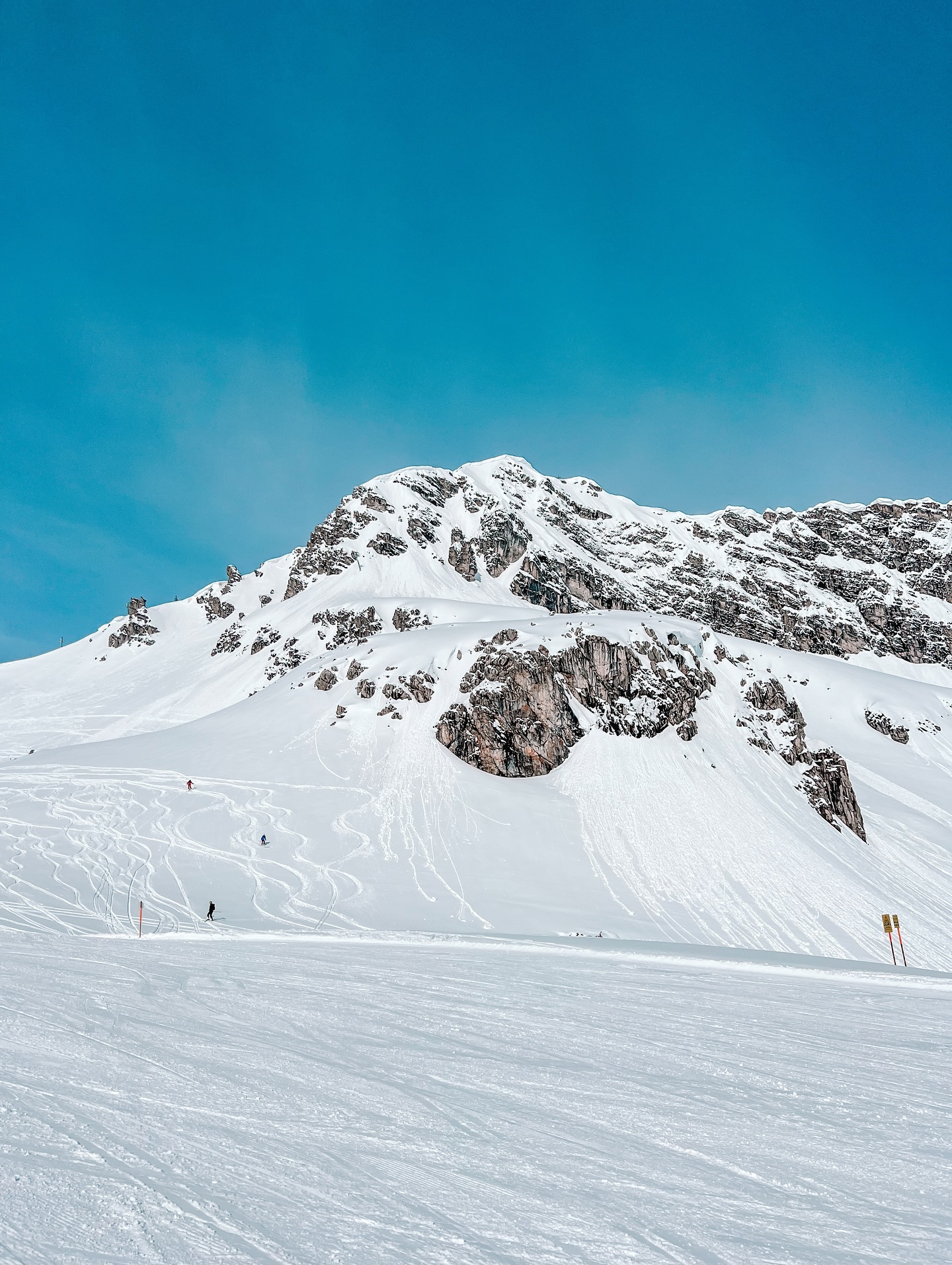 Winter loading… 🚡
#lechzuers #wintersport #skiresort #skigebiet #arlberg #austrianalps #bestofthealps #thealps #lechamarlberg #socialmediaforhotels