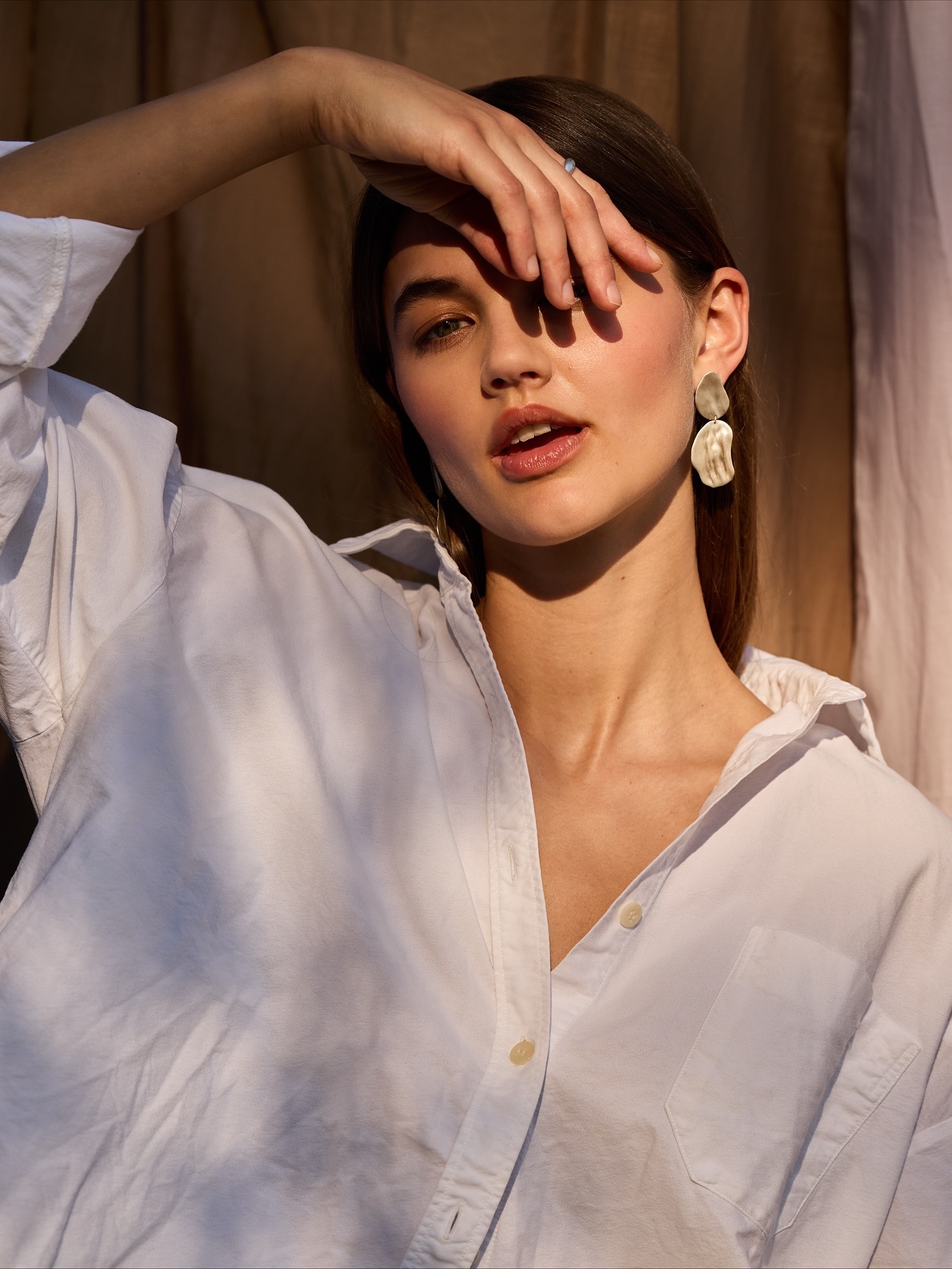 a few more of my favorites with stunning Ella - she is wearing various beautiful pieces of jewelry from @baiushki 🤍
photos by the wonderful @claudialink
talent @ellaxylour
most beautiful flowers @mathis.blumen
hair & make-up by me @kehoni_by_nadiasmug
cheeks - multistick in ‚all of me‘
lips - balmy tint in ‚wanderlust‘
true skin serum concealer and the warm eyeshadow palette — everything from @iliabeauty and available at KEHONI
.
.
.
#organicmakeupartist #lessismore #naturalmakeup #flowersareamazing #outdoorshoot