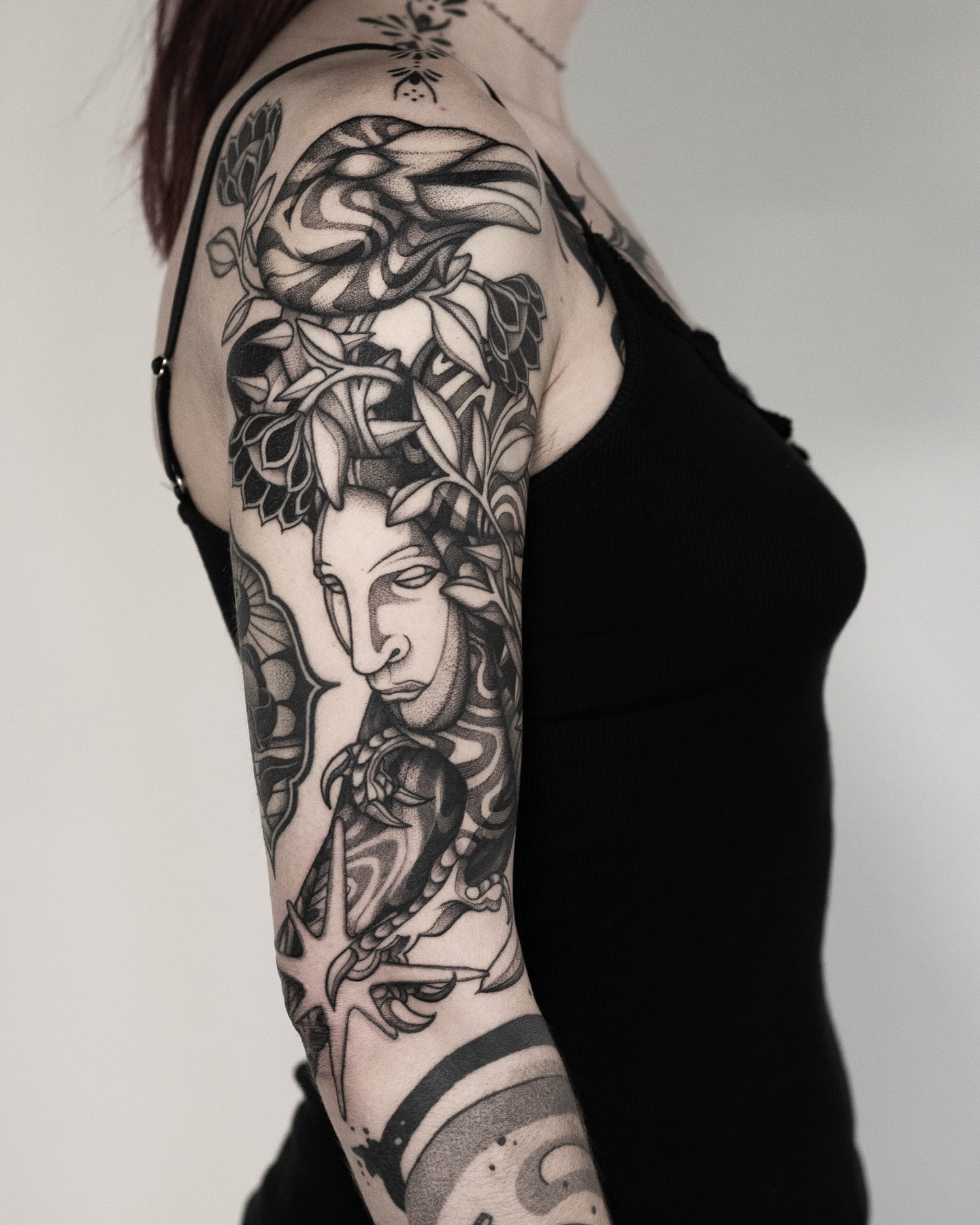 Sharing some shots of this piece I did for @vora.ink. The only request was to include a raven. Beyond that, I had complete creative freedom which I deeply appreciate. What animal would you choose to see in this style?
#blackworktattoo #surrealism #tattooart #tattoodesign #psychedelictattoo #flashtattoo #eindhoventattoo #dutchtattooer #tattooeindhoven #illustration #dotworktattoo #graphicdesign #moderntattoo #blackwork #spiritualtattoo #abstracttattoo #finelinetattoo #contemporytattoo #minimalistictattoo