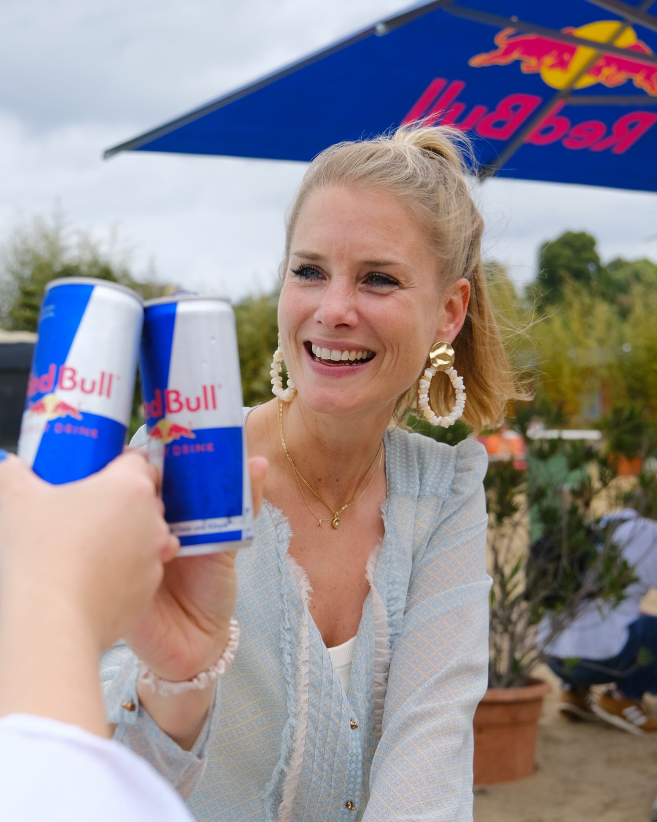 Der Sommer geht vorbei, die Feierei geht so richtig los! 🎉 Im Strandsalon laufen die Partys und Veranstaltungen einfach weiter und bringen Sonnenschein im Herzen, Wärme im Bauch und ganz viel gute Laune im Kopf! 👯♀️🎇
Alle Termine findet ihr direkt auf unserer Website.
In diesem Sinne: Cheers auf den Winter! 🥂
#strandsalon #lübeck #beachvibes