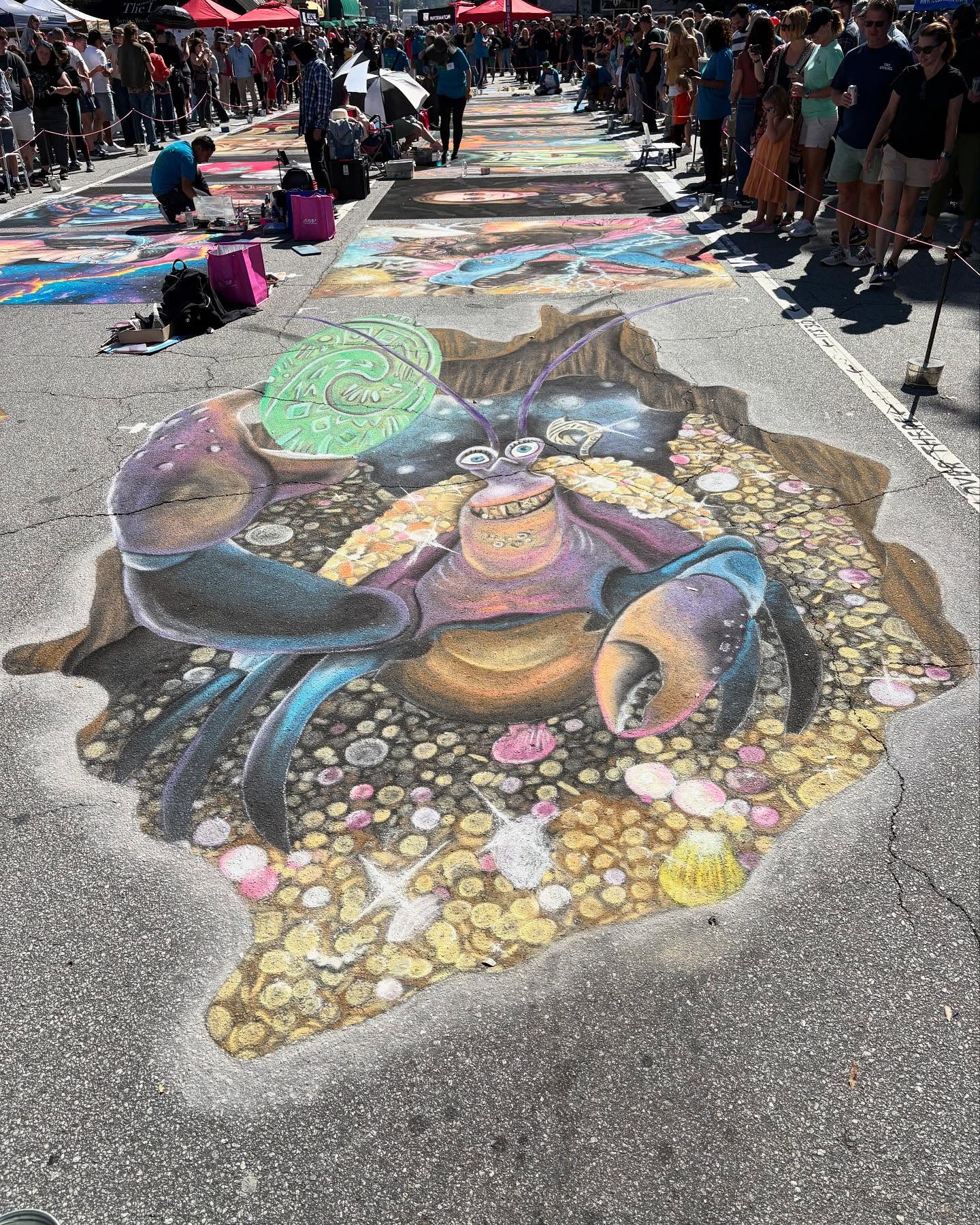 I’d rather be shiny! ✨ 3d chalk art of Tamatoa from Moana, my kid’s favorite movie! 12’x22’ chalk on pavement at @chalktoberfest 19 hours of on the ground work - I’d never drawn a Disney character before!
#AtlantaChalkArtist #ATLChalkArtist #SanDiegoChalkArtist #SDArtist #ChalkArtist #HaveChalkWillTravel