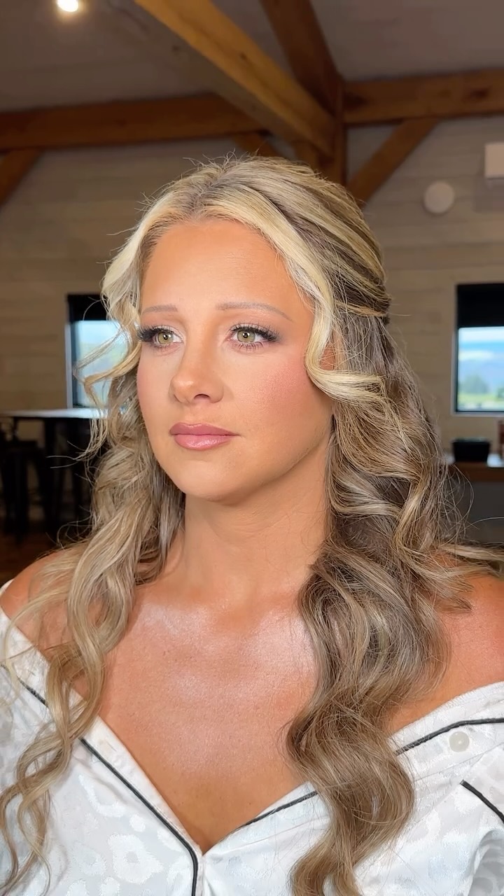 Becky’s bridal glam kicked off the weekend beautifully.
She decided to skip a bridal preview, and that’s okay. Sometimes life is busy, timing doesn’t align, or travel makes it tricky. We talked through every detail during our phone consultation, and on the wedding day she trusted me completely to bring her vision to life.
Becky had done her homework. She studied my work, loved the glam I consistently create for my brides, and gave me full creative trust to design a look that fit her perfectly. That confidence goes both ways. Because when my brides trust my artistry, I can pour my full focus into making them feel flawlessly themselves.
And can we talk about that lip combo she picked? Obsessed. 💋 she used @nyxcosmetics lip liner Los Angeles, with @charlottetilbury Kim K. W., Topped with an @elfcosmetics gloss
Brides + beauty vendors: Id love to know your thoughts: how do you feel about skipping the bridal preview? Have you done it? Did it work out for you, or would you recommend always booking one? Share your experiences below ⬇️