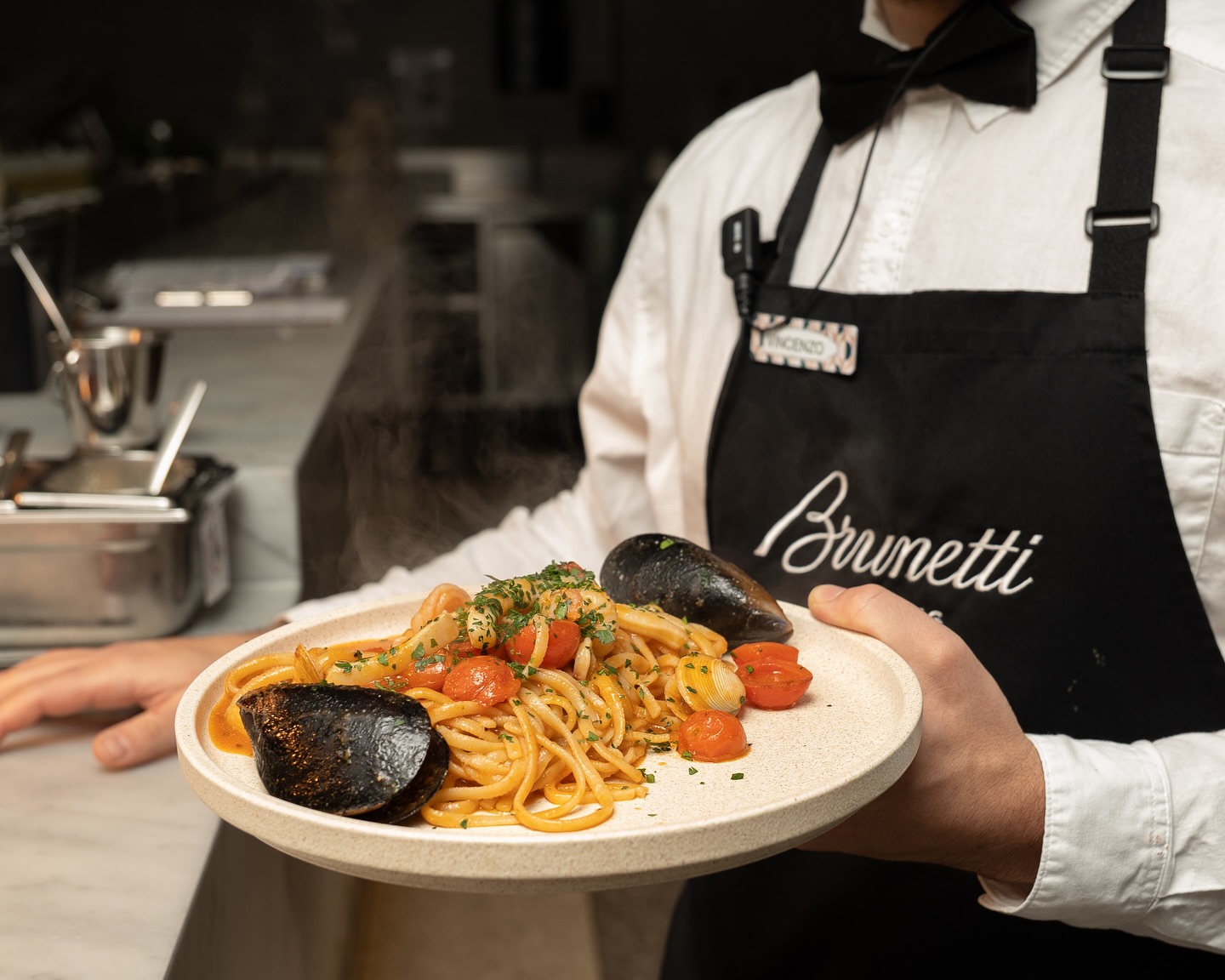 A plate of linguine di mare and suddenly… you’re on the Mediterranean coast. 🇮🇹Only at Brunetti Oro Flinders Lane#pasta #mediterranenafood #flinderlanestreet #brunettioro #oromomenrs #featured