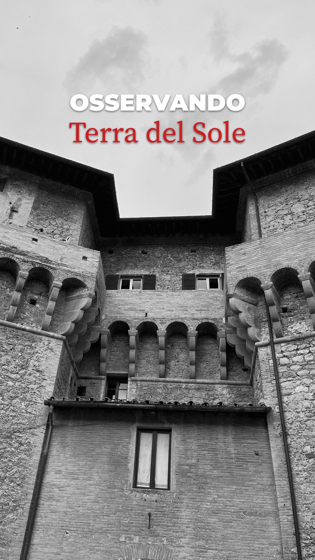 Osservando Terra del Sole ☀️
Bella, ordinata, razionale, ma anche misteriosa e spietata, costruita per dominare. Raro esempio di città di fondazione rinascimentale, Terra del Sole incarna l'incontro tra i canoni geometrici dell'Umanesimo e le competenze militari del Cinquecento. È una città-fortezza che trasforma le utopie della città ideale in risposte concrete alle esigenze difensive del tempo, specchio di una società sospesa tra ragione e paura, tra equilibrio estetico e potere...
Continua a leggere l'articolo al link in Bio!
.
.
.
#terradelsole #romagnatoscana #forli #castrocaroterme #emiliaromagna #visitromagna #cittàideale #architetturainascimentale #architetturaitalia #storiadellarchitettura #urbanistica #cittafortezza #rinascimentoitaliano #borghiitaliani #italiasegreta
