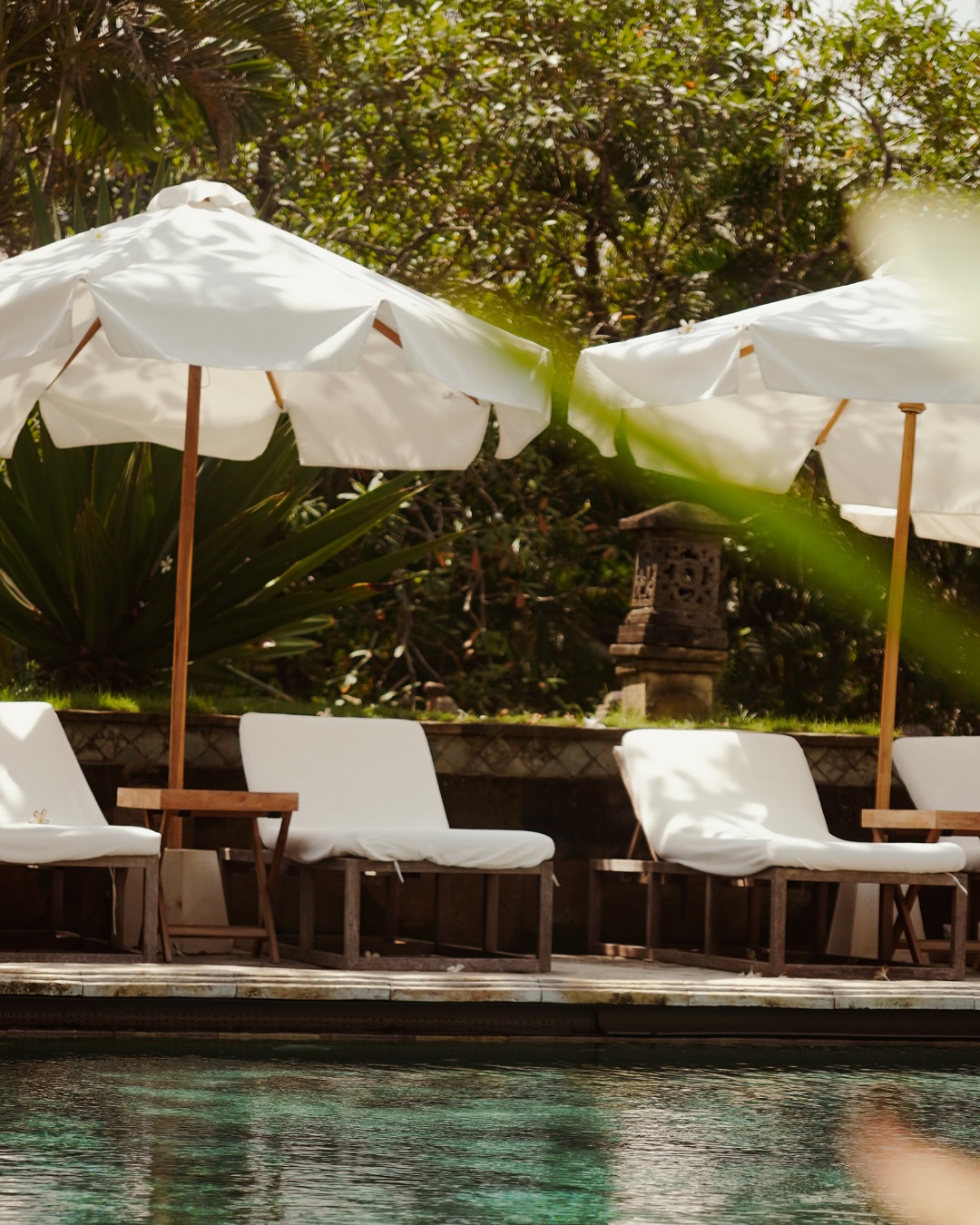 It paints the ocean, warms the thatch, and settles over good company.
This is the simple, dramatic ritual.