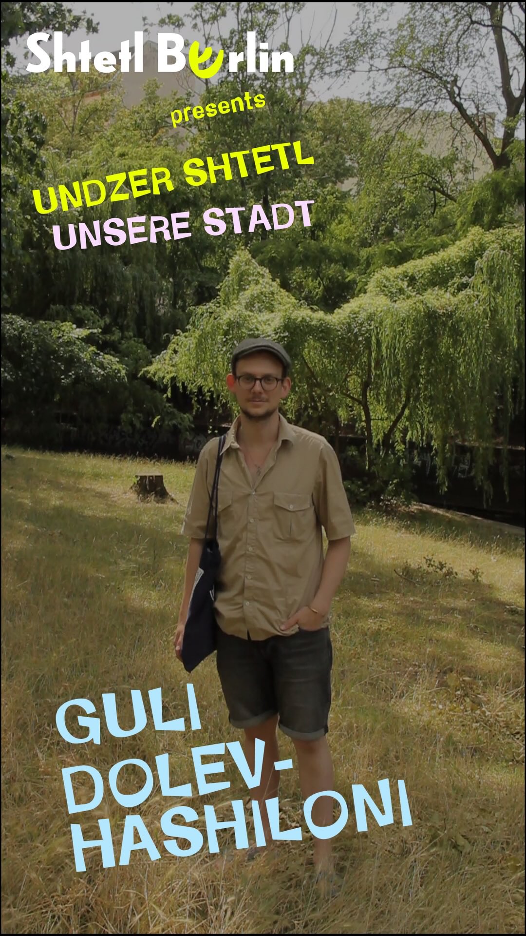 Guli Dolev-Hashiloni @guli__dh is a Hebrew writer and an artist, translating from Yiddish and exploring Yiddish history. He is a current fellow at the Jewish-Muslim artist residency @lababerlin, where he created an installation exploring the Yiddish-speaking Jewish underworld in West Germany at @kuenstlerhaus.bethanien.
Who else lives in our Shtetl?
Follow @shtetlberlin and come to our events to discover the diverse community of people creating Yiddish culture in Berlin.
Videos: @magdalenahutterfilm
Idea and production: @cowboyhasid
Photo: Arndt Beck
Created as part of the project ‘Undzer Shtetl, Unsere Stadt’ supported by the Aktionsfonds gegen Antisemitismus, Senatsverwaltung für Kultur und Gesellschaftlichen Zusammenhalt.
#shtetlberlin #yiddish #yiddishlanguage #yiddishkeit #yiddishmusic #klezmer #JewishCulture #ShtetlBerlin #BerlinEvents #KlezmerJam #LiveMusicBerlin #MusicBringsUsTogether #BerlinCulture #BerlinNights #BerlinCommunity #WorldMusic #CulturalHeritage #KlezmerSpirit #YiddishSoul #ShtetlVibes #westberlin #eastberlin—> for more info visit www.shtetlberlin.com + check out one of Gulis other important dedications @israelisforpeace_de