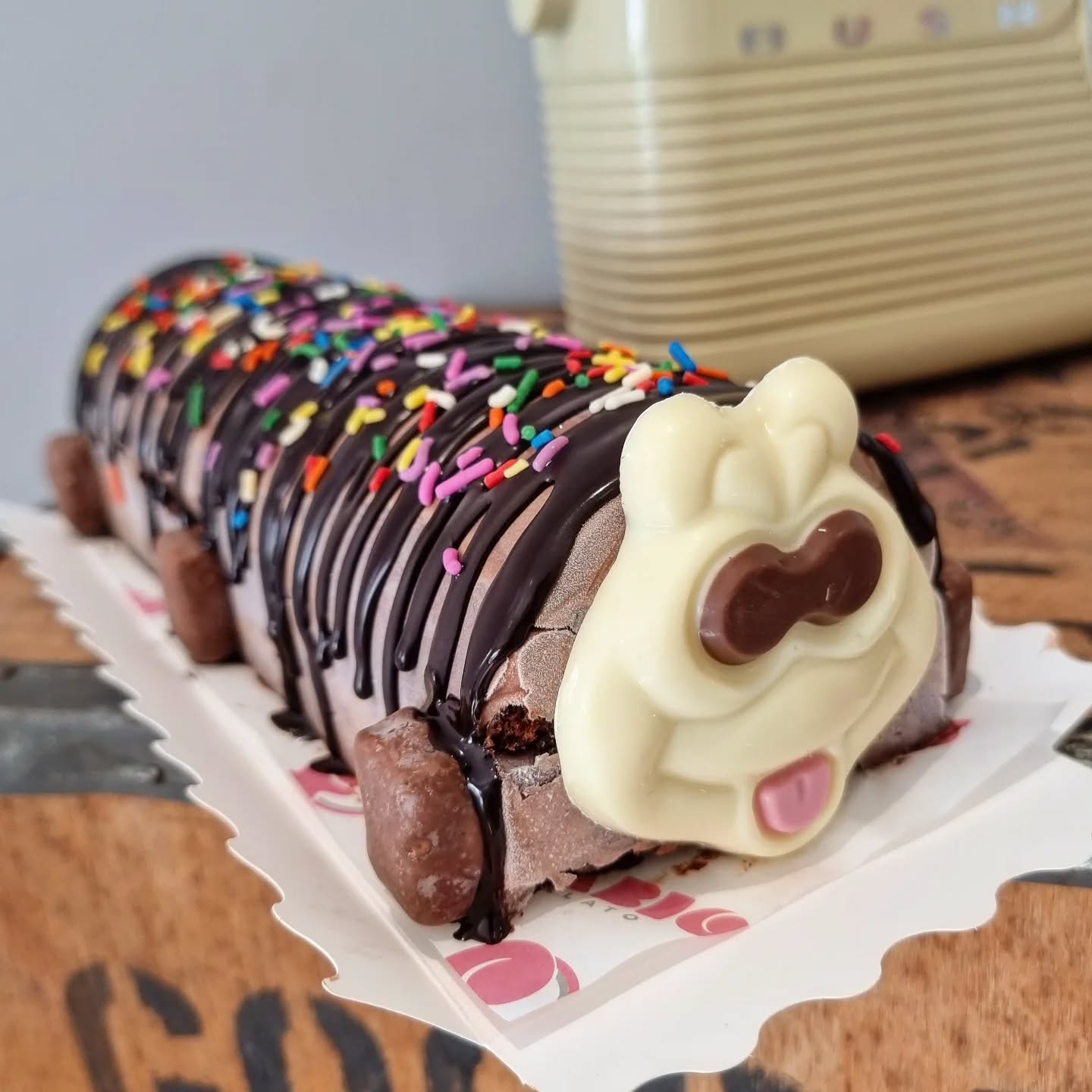 The easiest Free half term Carlos the Chilly Caterpillar you'll ever win.
Hit like and let us know in a comment which store you visit.
When we get to 200 likes we will pick a winner from Hitchin and one from Letchworth to collect a free Chocolate Carlos this week.
If we hit 500 likes we will pick a winner for Weston too.
#gelato #chilly #carlosthecaterpillar #gelatocake #notcake