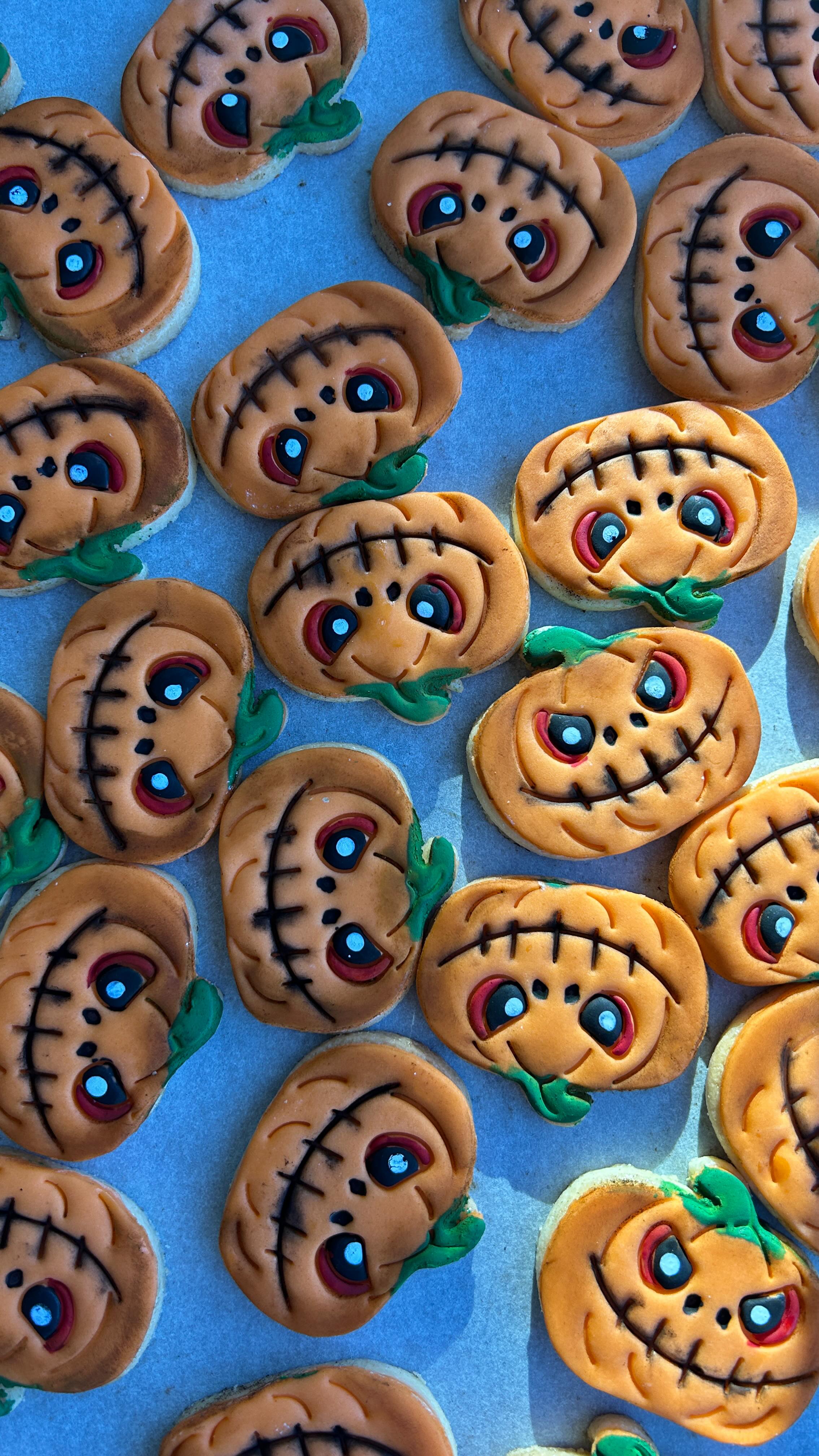 Vi aspettiamo in negozio con tante novità per Halloween 🎃!!
.
.
.
.
#bacilieri #pasticceriabacilieri #halloween #scary #biscotti