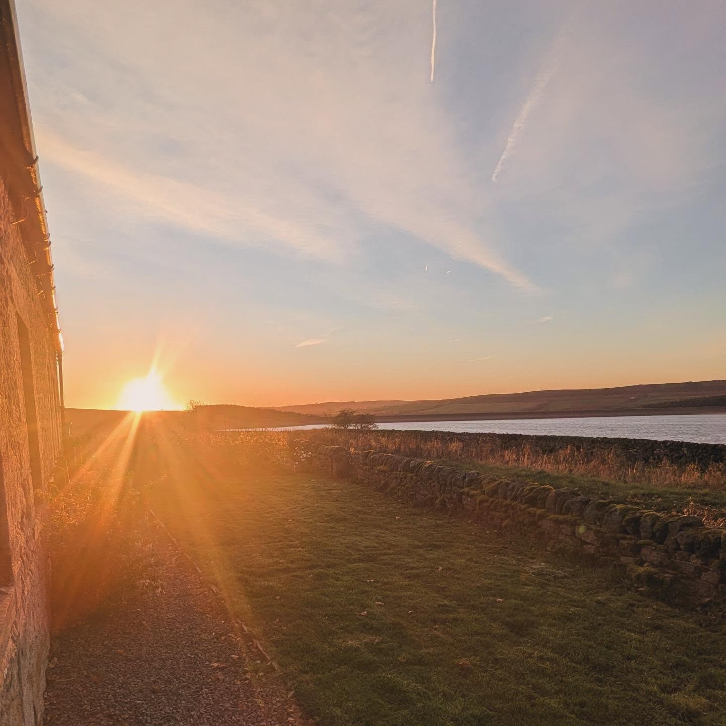 Sunrise at Cronkley Cottage 🌅
The clocks went back today, and Cronkley Cottage greeted the new season with this sunrise over Derwent Reservoir — crisp, golden, and uplifting.
#CronkleyCottage #DerwentReservoir #Northumberland #Sunrise #AutumnLight #CountryEscape #HolidayLetUK
