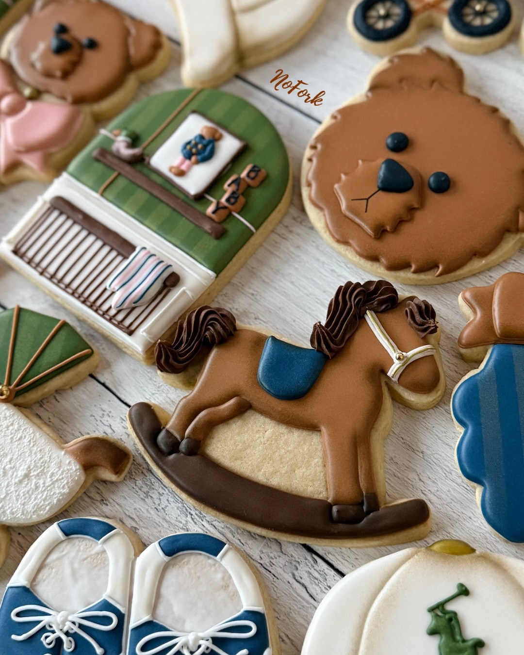 Double the fun for this Ralph Lauren inspired joint sister baby shower! Congrats welcoming both a BOY and a GIRL! 💙🐎🩷
#nofork #celebratingmadeeasy #babyshowercookies #sugarcookies #eatwithyourhands #noutensilsrequired #supportlocal #custombakery