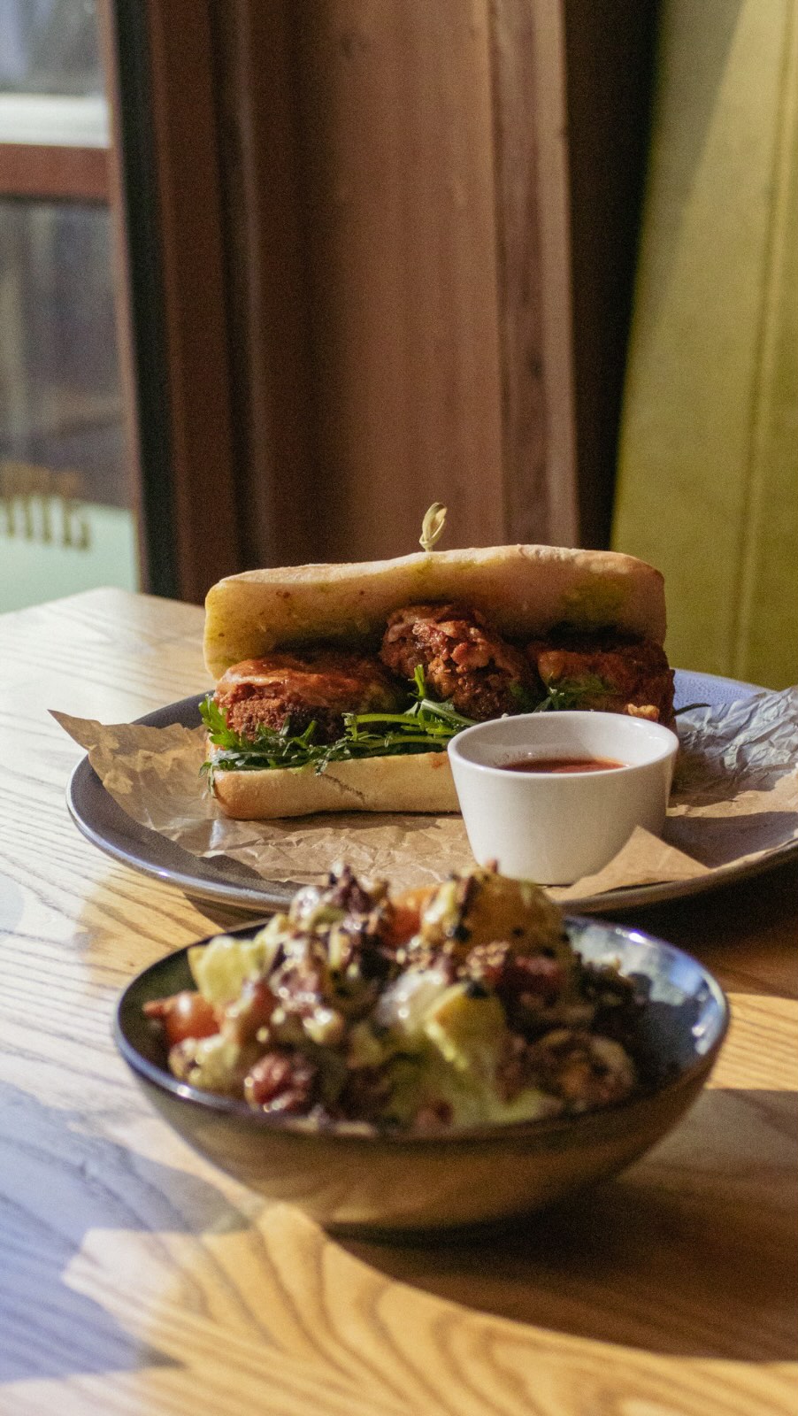 Your next lunch crush 💘
Big sammies, crispy sides, and the kind of flavours you’ll be thinking about all day.💭
Eat in, take it to go or make it a full affair with a drink at @amador.nz upstairs.🍷
📍 Kiosk 3, 80A Willis Street Wellington
Amor | Food with heart ❤️