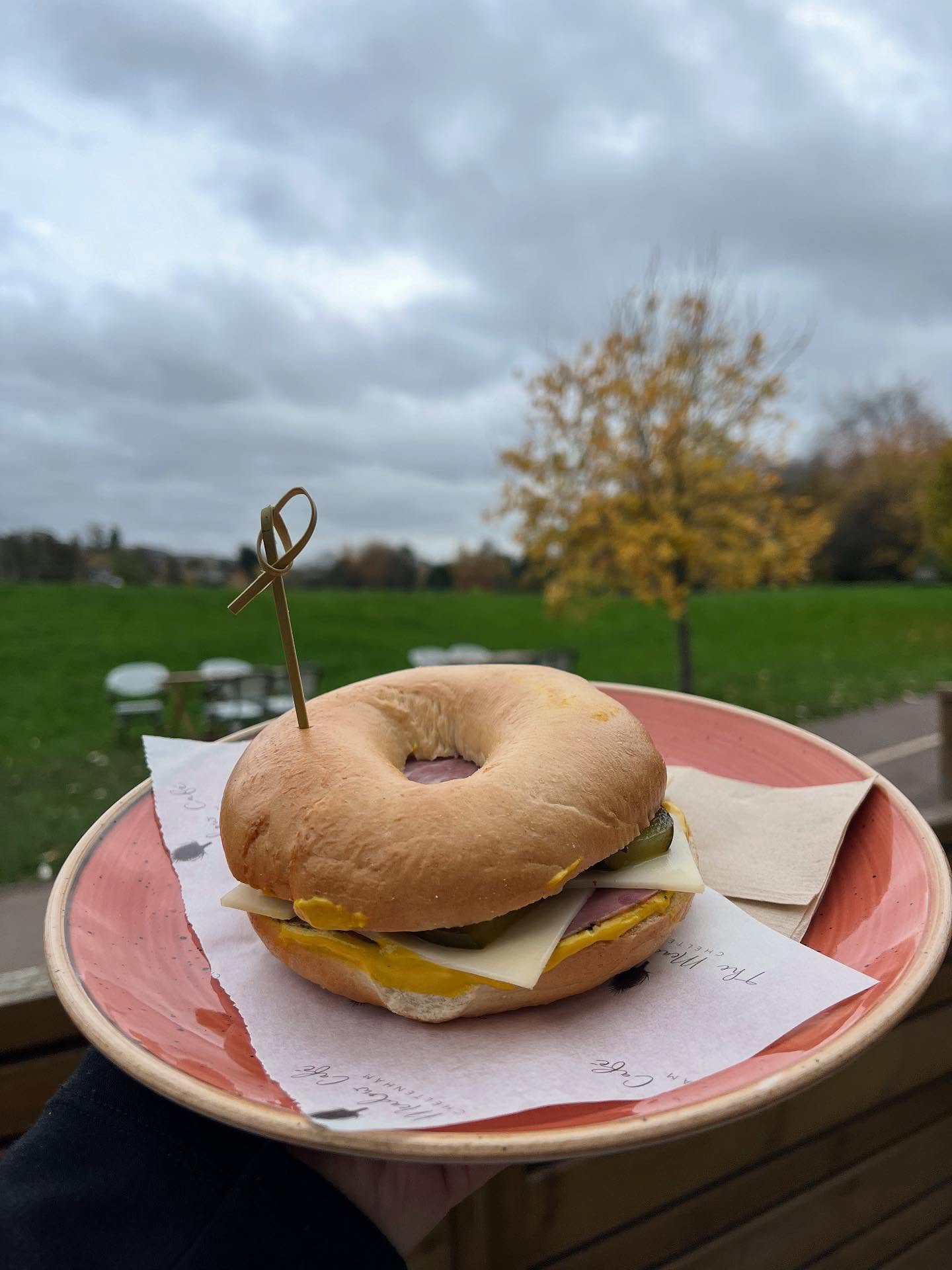 The NYC is… BACK 🌆🗽 Sliced pastrami, Emmental cheese, gherkins and mustard in a toasted bagel - a favourite among customers and it’s made a comeback! 🥯
Available everyday until stock lasts - grab yours now! 🤩
#themeadowcafe #themeadowcafechelt #cheltenhamlife #bagelsbagelsbagels #newyorkbagel #pastramisandwich #toastedbagel #cheltenhambusiness