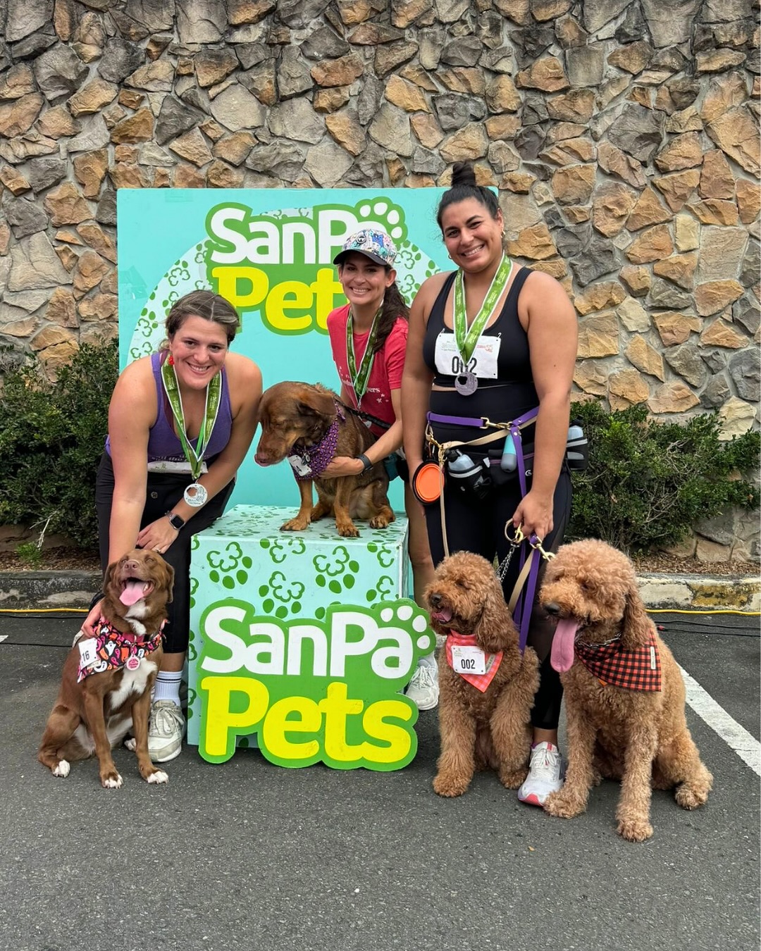 ¡Que bien la pasamos en el 3kanino de @sanpatricioplaza el pasado domingo! 🧡☘️🐾Tremenda manera de celebrar el cumpleaños de nuestra co-fundadora @soylakarenboricua 🥳
Nos alegró conectar con tantas dog moms y ver a más de 500 perros con sus dog parents apoyando una buena causa: @santuario.sasfapr
Definitivamente nuestros puppers son unos SanPa Pets 🐾☘️ ¡Hasta la próxima!
#dogmomsofpr #3kanino #sanpapets #sanpatricioplaza #dogfriendlymall #dogevents #puertorico #dogsofpuertorico #dogmomclub