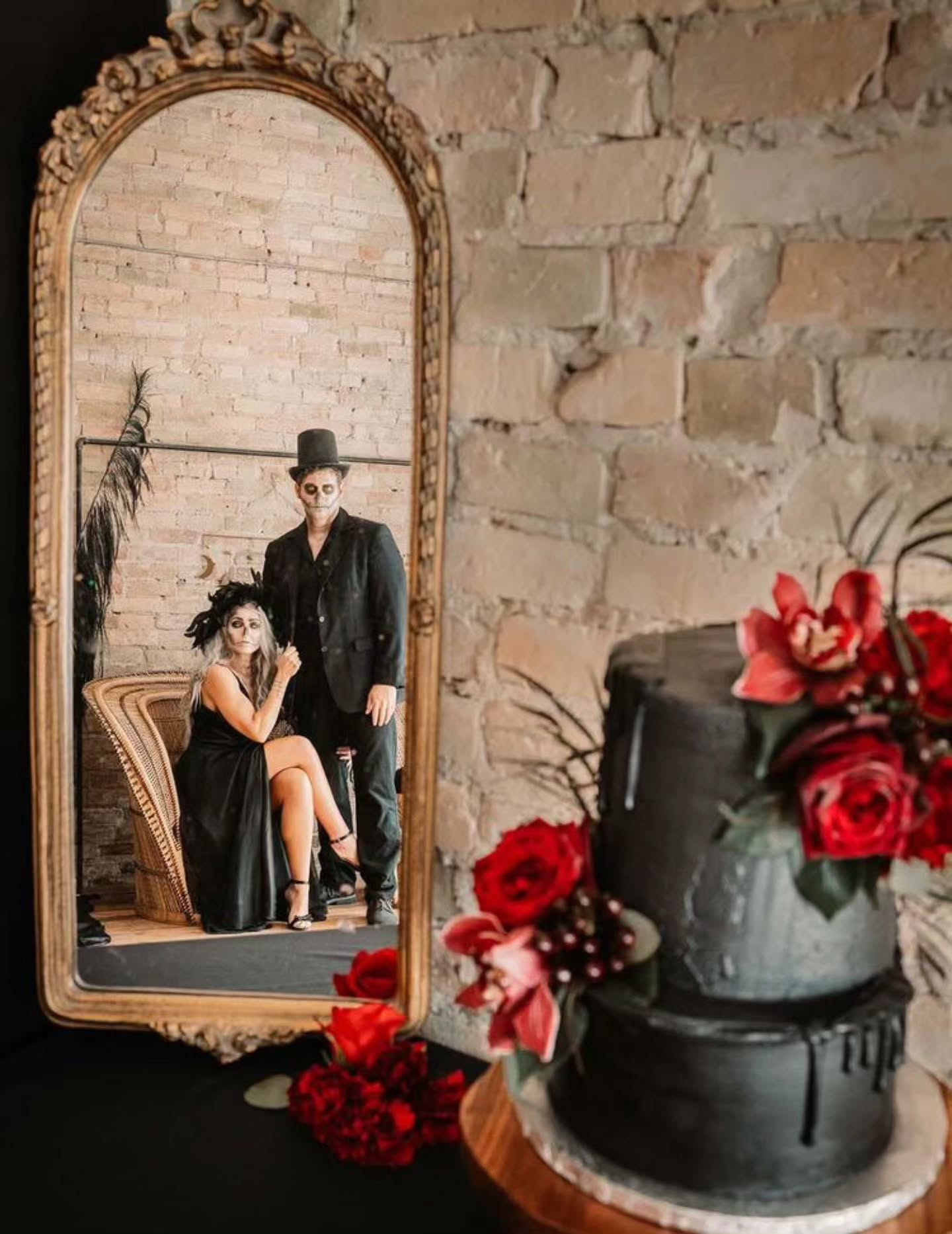 let's fall in love
🖤♥️💀🥀💀♥️🖤
#weddingcakes
#weddingcupcakesofinstagram #darkandmoody #madewithlove #supportlocal #buylocal #smallbusiness #southhuron #centraliaontario #thorndaleontario #ilovethorndale #lndont #519london #fortheloveofcake #jessycakes