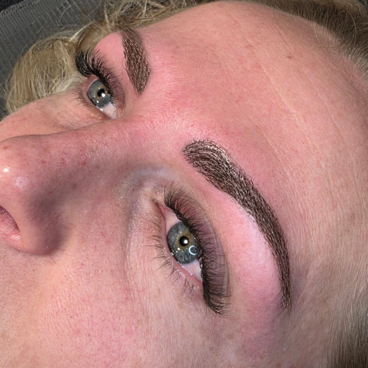 Wimperextensions en bijgewerkte pmu wenkbrauwen voor deze beauty. De extensions zijn volume waardoor er een oogopslag ontstaat met meer expressie.
Voor meer informatie over deze behandelingen: www.prettybyroos.nl
Of boek makkelijk via:
https://prettybyroos.boekingapp.nl
#wimperextensions #wolvega #lashartist #extentions #beautysalon #friesland #overijssel #lashesonfleek #wenkbrauwen #pmu #brows