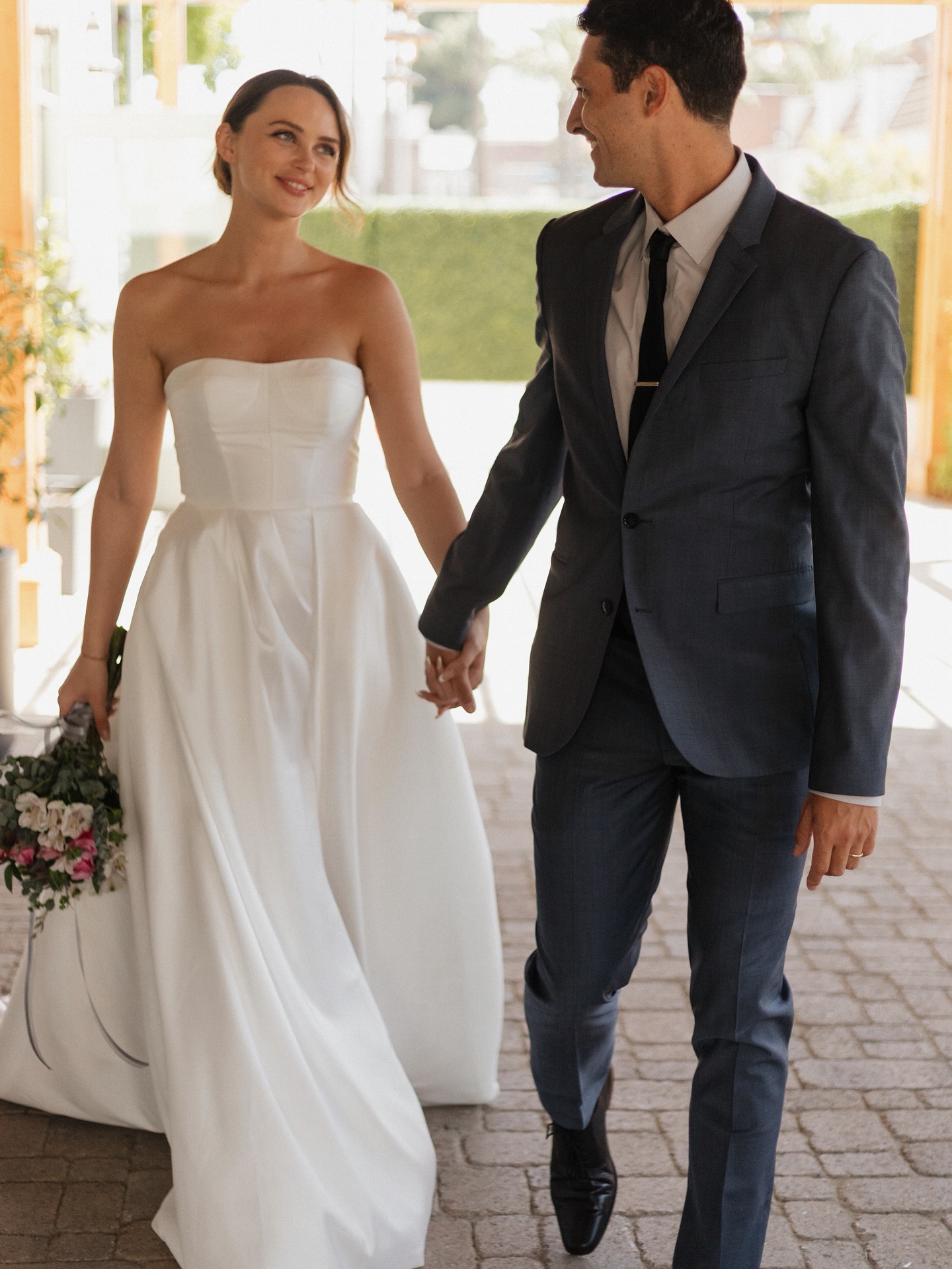 For the bride who loves classic elegance with a modern twist 🦢🤍
Effortless, chic, and unforgettable! This modern crepe wedding dress is the definition of timeless minimalism. Featuring a flattering sweetheart neckline, figure-hugging pleats, and a daring high slit made for that main character moment.
If you’re pinning minimalist bridal looks, this gown is for you! 💫
Claire | N241908