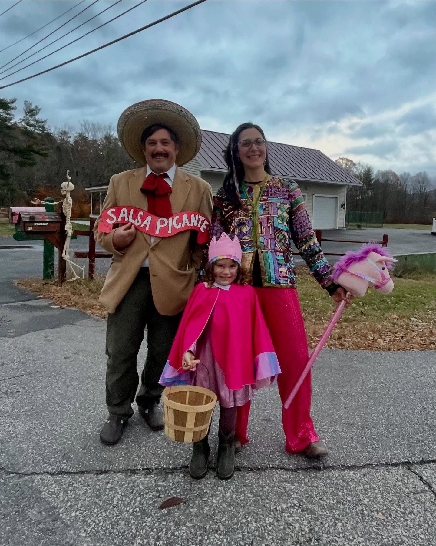 Thanks to everyone who came out to the farm this season. We celebrated by dressing up with our child to collect little pieces of candy!
It’s not over yet! November hours: Thursdays-Sundays 10-4, three weeks before thanksgiving.
:
#longviewfarmstand #tapatio #lifeoftheparty #girlwhosometimesridesaunicorn