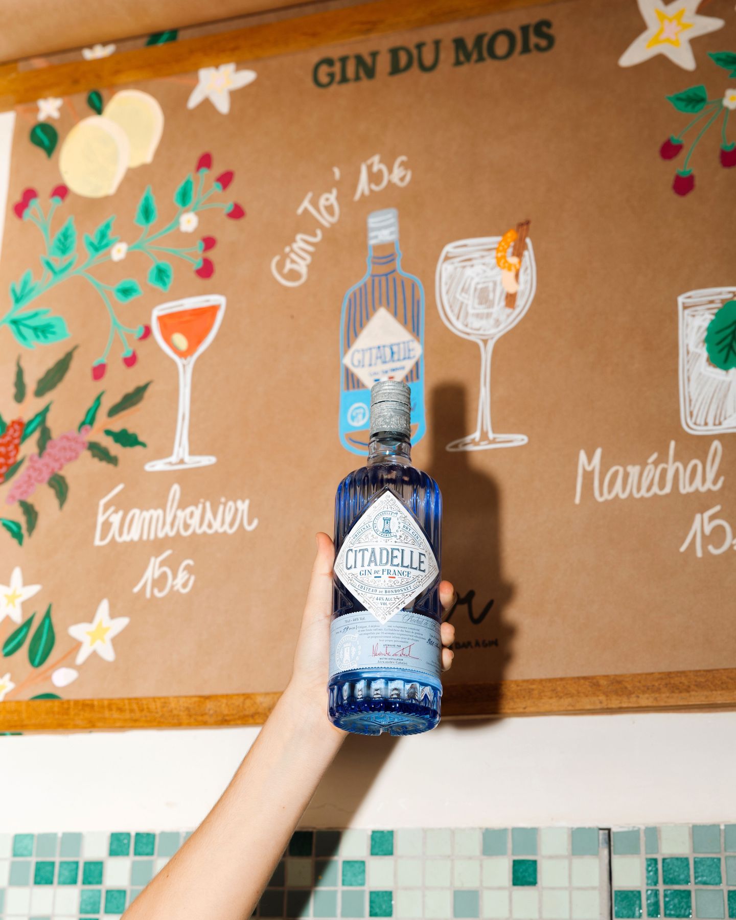 Au Tiger, plus de 100 références de gin sont disponibles.
📸 @desprezmarie.studio