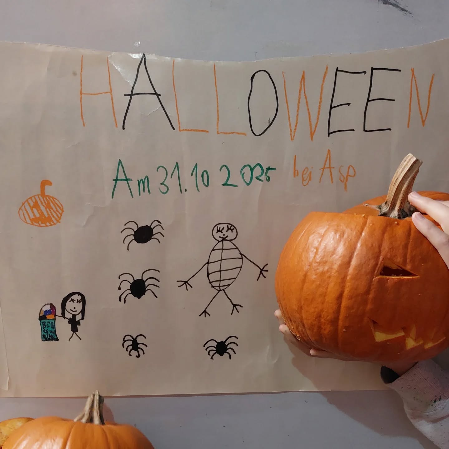 Halloween-Woche.. Do: Kürbisschnitzen. Fr ab 17:00: Gruseln&Leckereien outdoor...