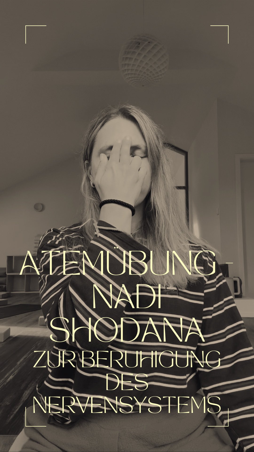Heute gibt’s für euch eine tolle Atemübung (Pranayama) aus dem Yoga: Nadi Shodana - Wechselatmung.
Das heißt so viel wie Reinigung der Energiekanäle! 🙂
Das Ziel der Übung ist es, die Energiekanäle im Körper zu reinigen und das Nervensystem zu harmonisieren. Sie wirkt ausgleichend auf Körper und Geist. Vielleicht könnt ihr sowas ja heute gut gebrauchen 🙏🤗
#voiices #yoga #wellness #atmen #pranayama #meditation
