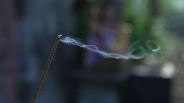 🌸 Manolya Büyüsü: Zarafeti ve Asaleti Ortamına Taşı! ✨
Darshan’ın Manolya kokulu çubuk tütsüsü, ortamınıza zarif, yoğun ve hafif tatlı bir çiçek esintisi getirir. 🌿💫
Manolya çiçeği, doğanın en etkileyici ve asil kokularından biridir; bulunduğu mekâna sofistike, ferah ve huzurlu bir atmosfer kazandırır. 🕯️🌺
💐 Her nefeste zarafeti hisset!
#Darshan #Manolya #Tütsü #Aromaterapi #DoğalKoku #HuzurDoluAnlar #ÇiçekKokusu #sofistikeatmosfer